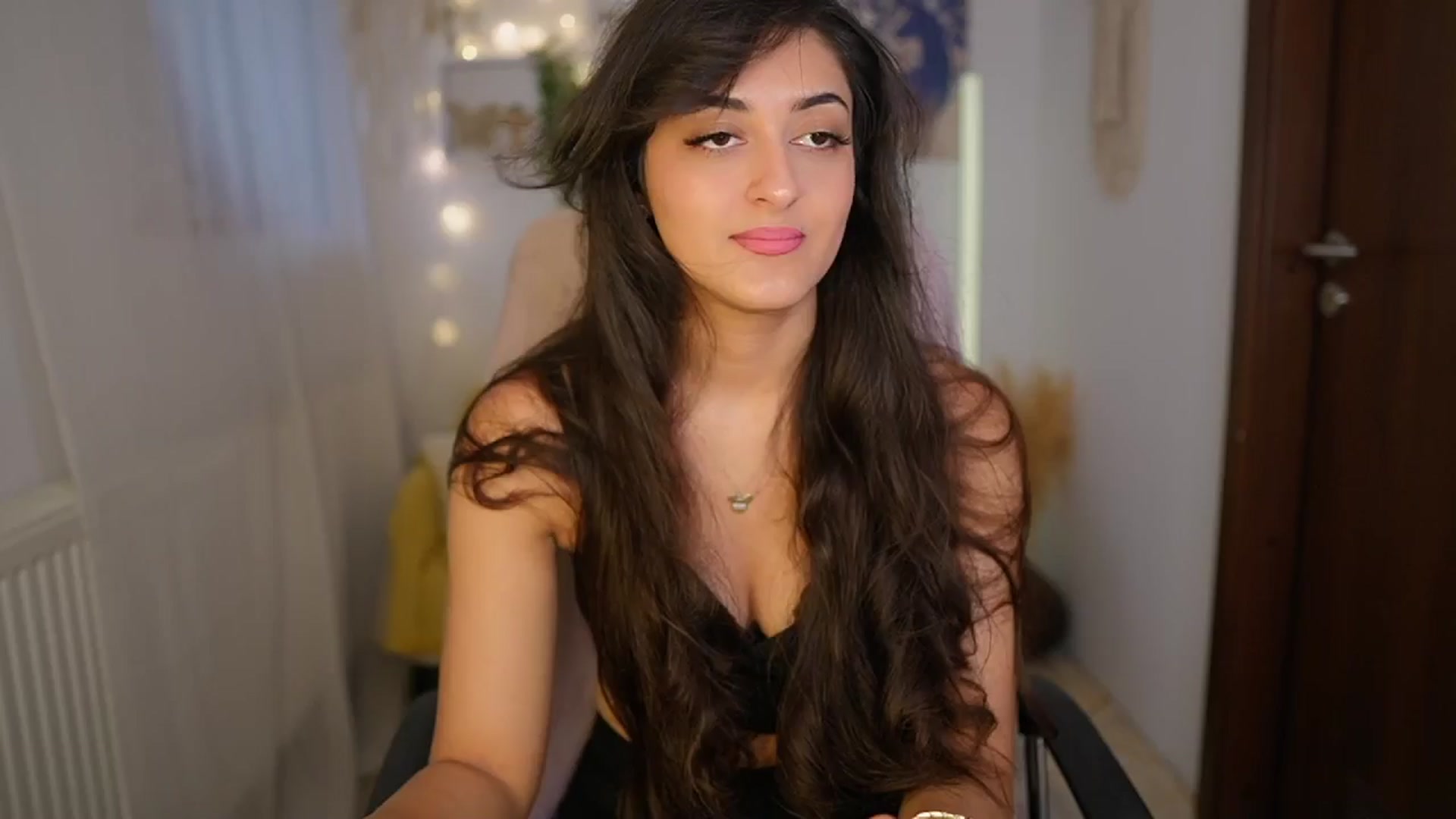Gallery image thumbnail from Frida_Sante18's myfreecams stream on, 06/11/2024, 15:27 image 3 of 20