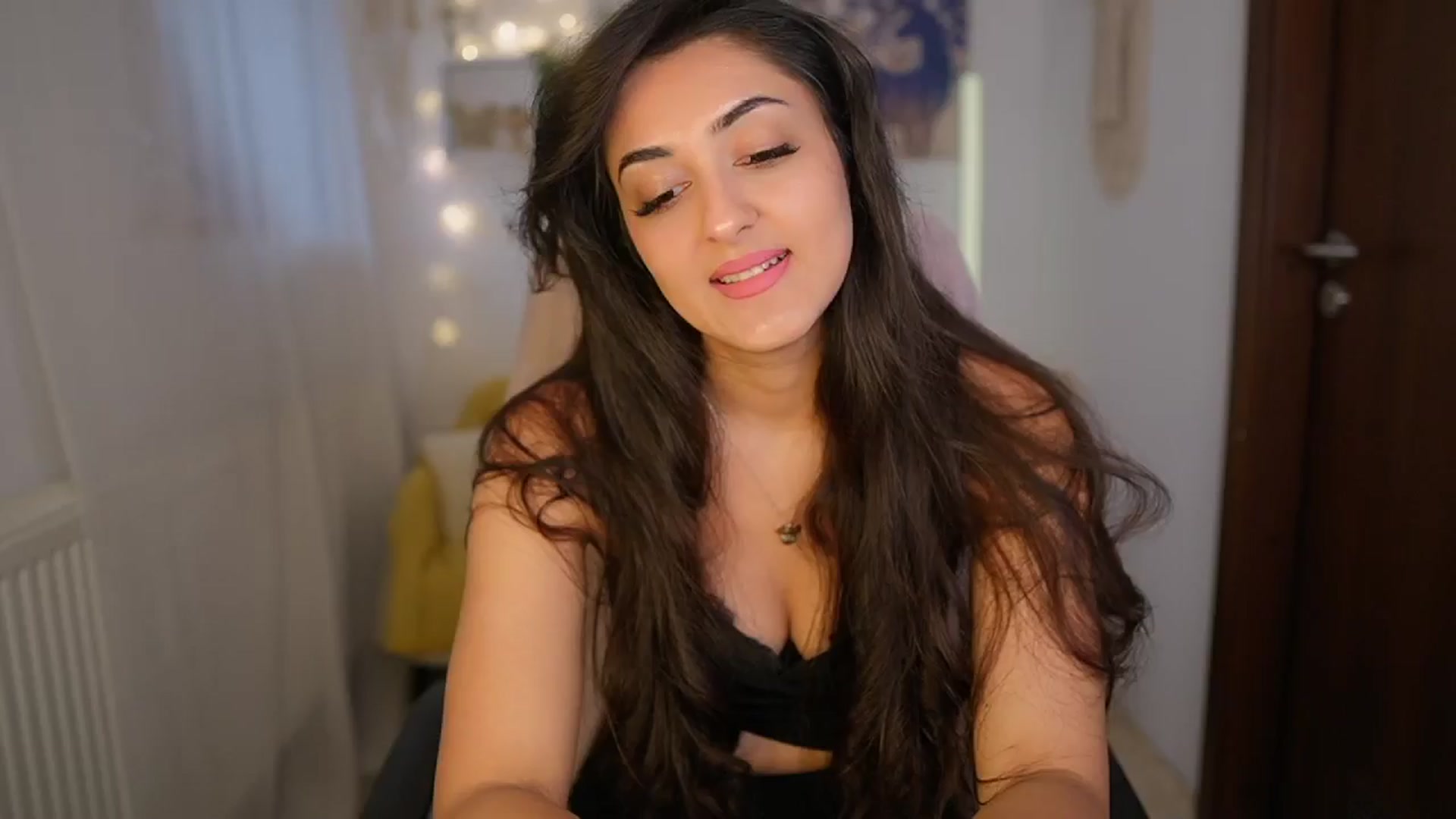 Gallery image thumbnail from Frida_Sante18's myfreecams stream on, 06/11/2024, 15:27 image 1 of 20