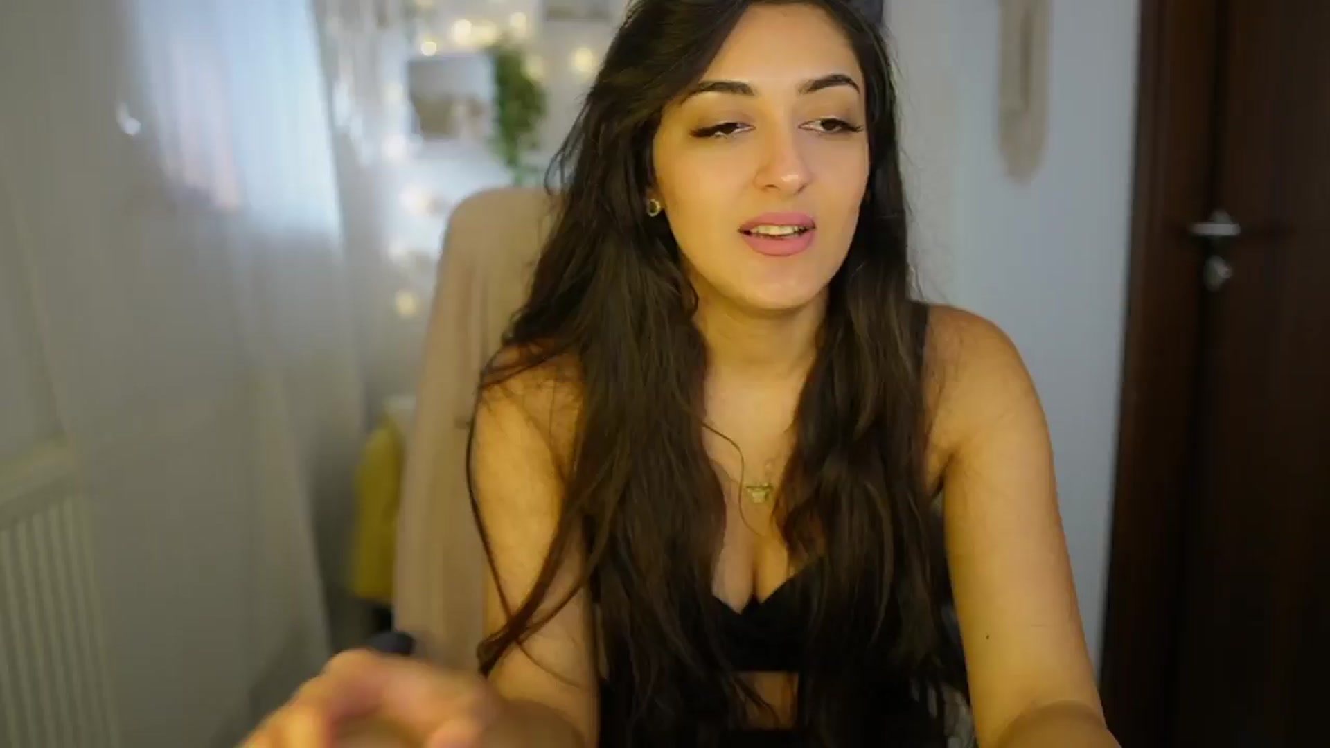 Gallery image thumbnail from Frida_Sante18's myfreecams stream on, 06/11/2024, 15:27 image 18 of 20