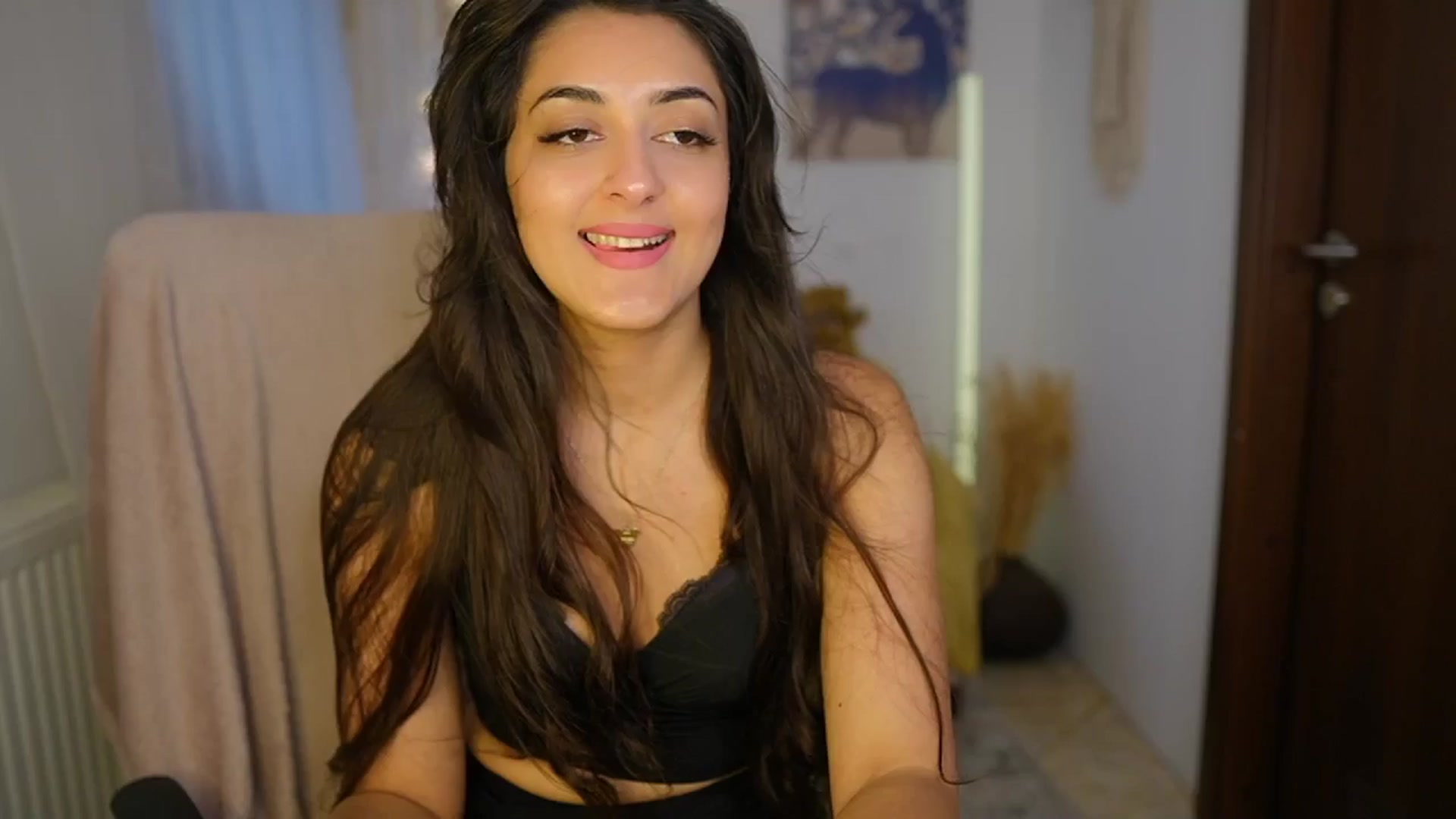 Gallery image thumbnail from Frida_Sante18's myfreecams stream on, 06/11/2024, 16:27 image 18 of 20