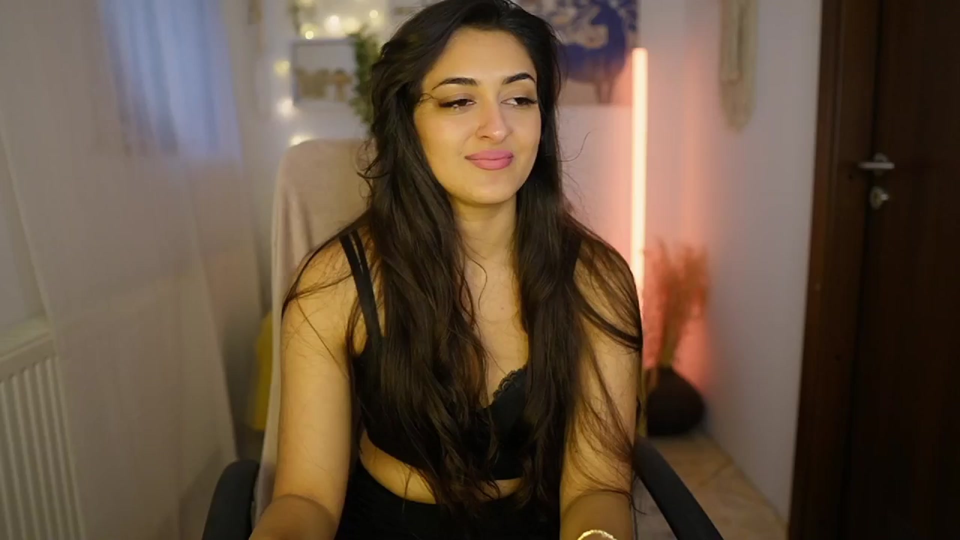 Gallery image thumbnail from Frida_Sante18's myfreecams stream on, 06/11/2024, 17:04 image 10 of 20