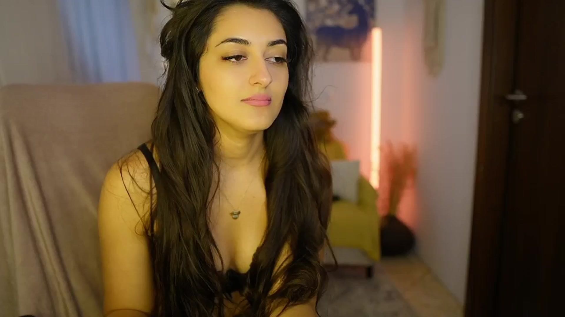 Gallery image thumbnail from Frida_Sante18's myfreecams stream on, 06/11/2024, 17:04 image 20 of 20