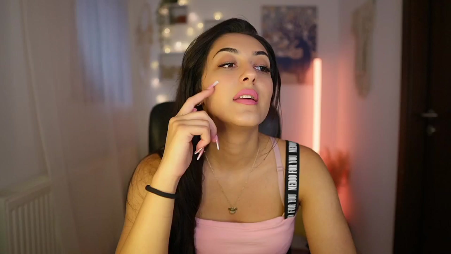Gallery image thumbnail from Frida_Sante18's myfreecams stream on, 06/12/2024, 14:42 image 1 of 20