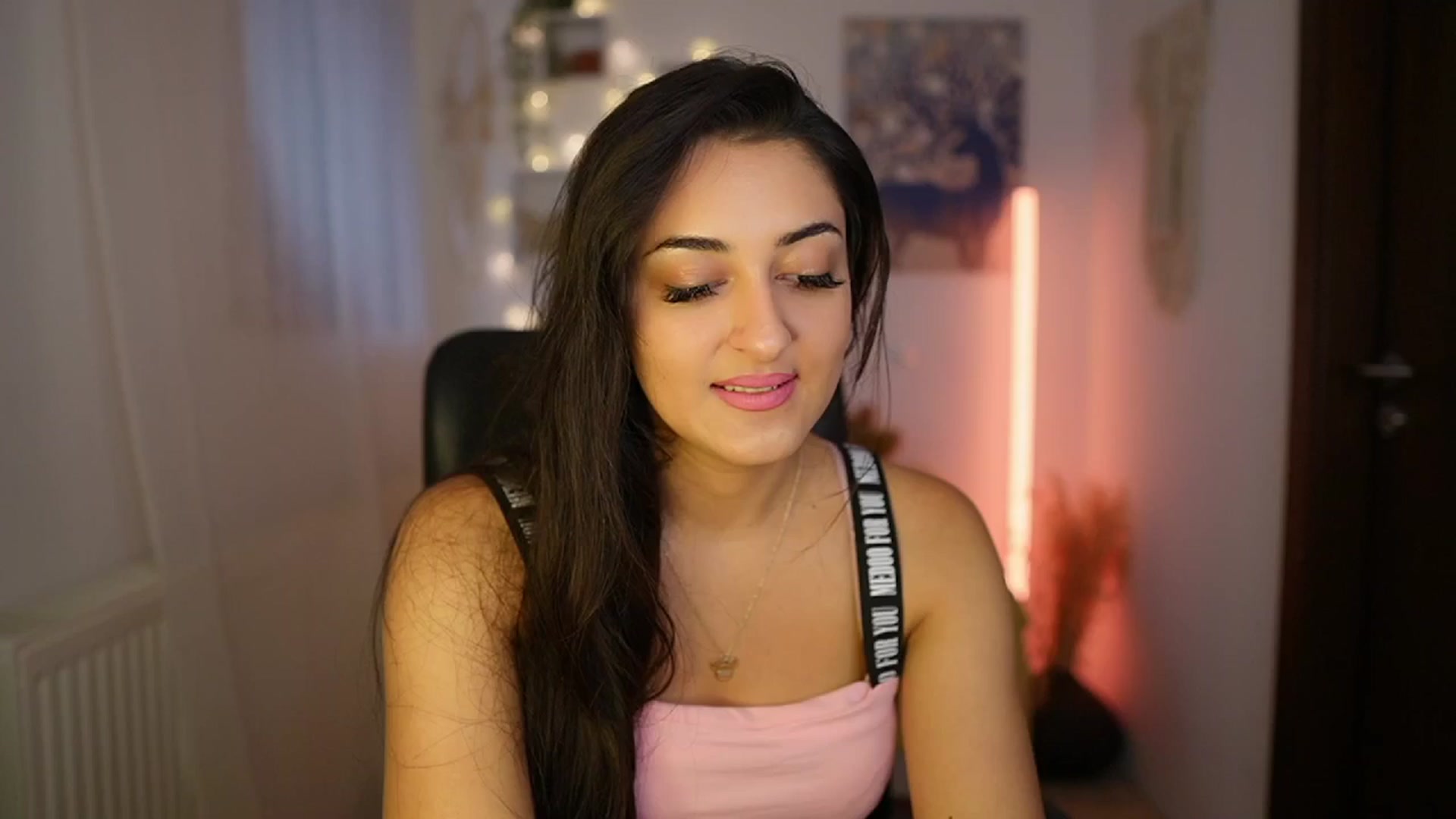 Gallery image thumbnail from Frida_Sante18's myfreecams stream on, 06/12/2024, 14:42 image 2 of 20