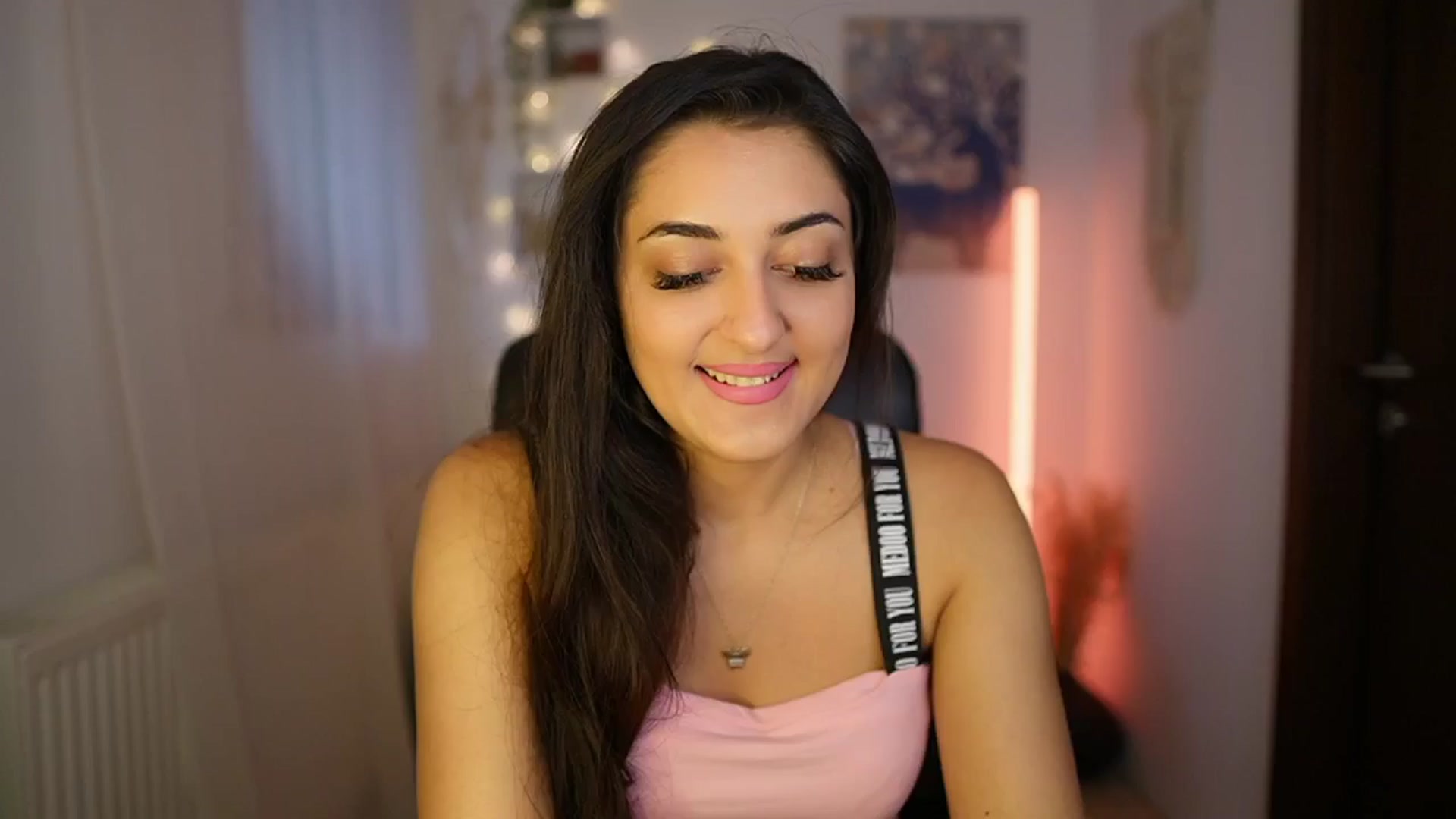 Gallery image thumbnail from Frida_Sante18's myfreecams stream on, 06/12/2024, 14:42 image 6 of 20