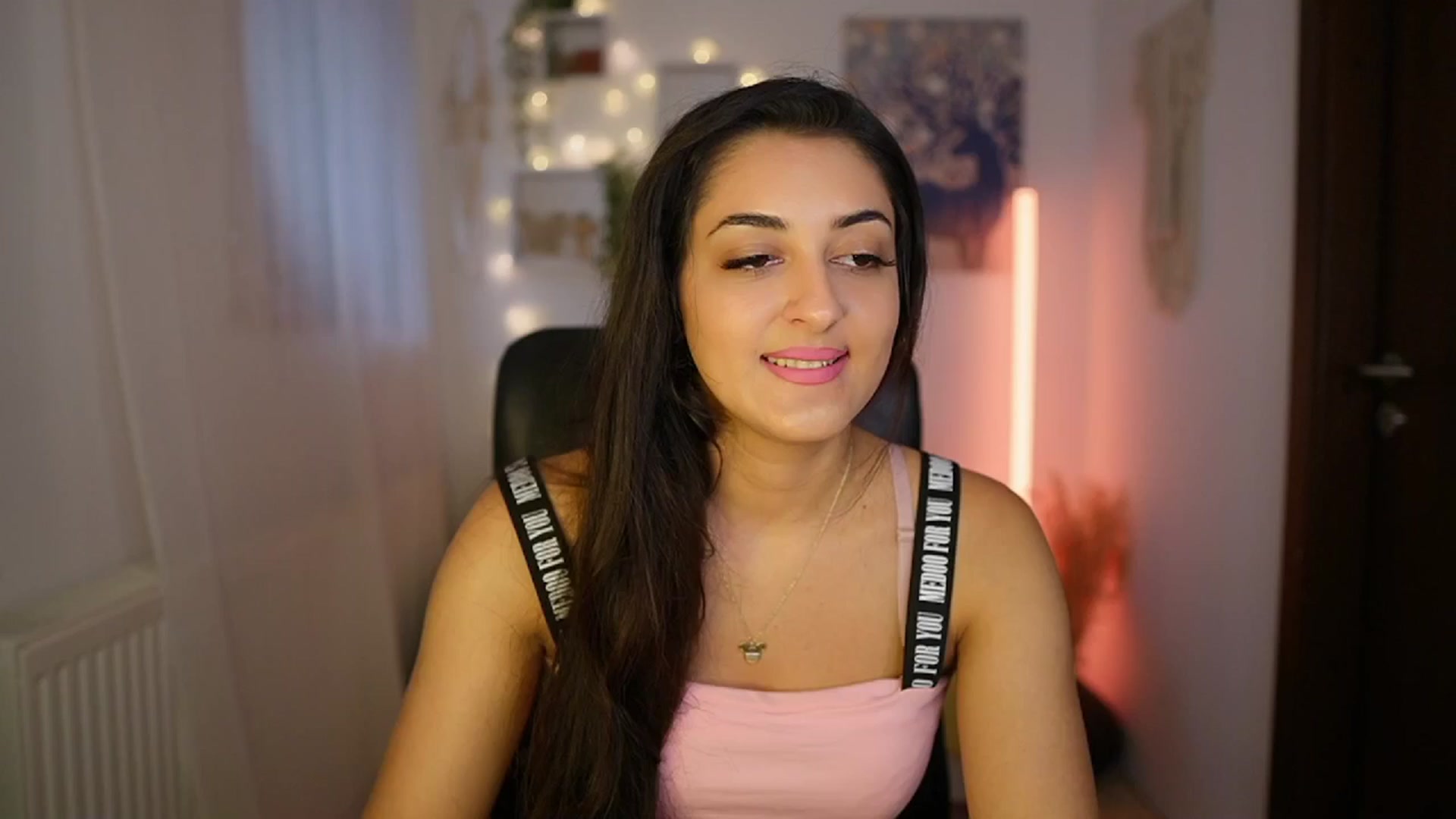 Gallery image thumbnail from Frida_Sante18's myfreecams stream on, 06/12/2024, 14:42 image 7 of 20