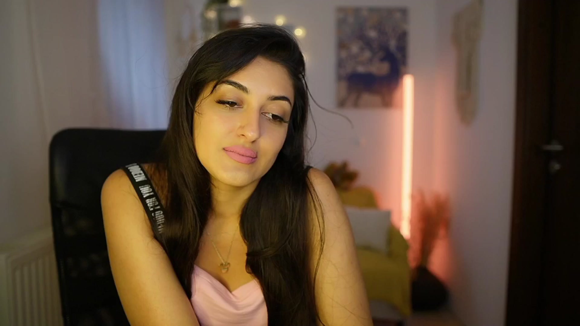 Gallery image thumbnail from Frida_Sante18's myfreecams stream on, 06/12/2024, 14:42 image 18 of 20