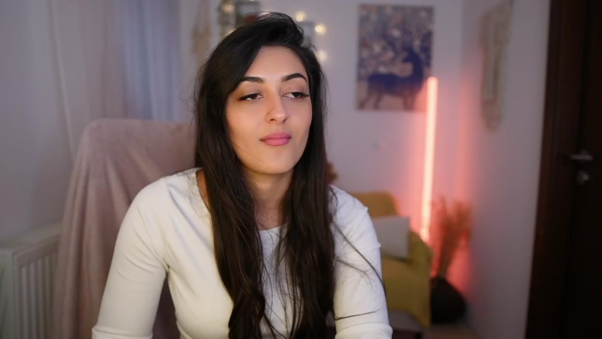 Gallery image thumbnail from Frida_Sante18's myfreecams stream on, 06/13/2024, 15:25 image 13 of 20