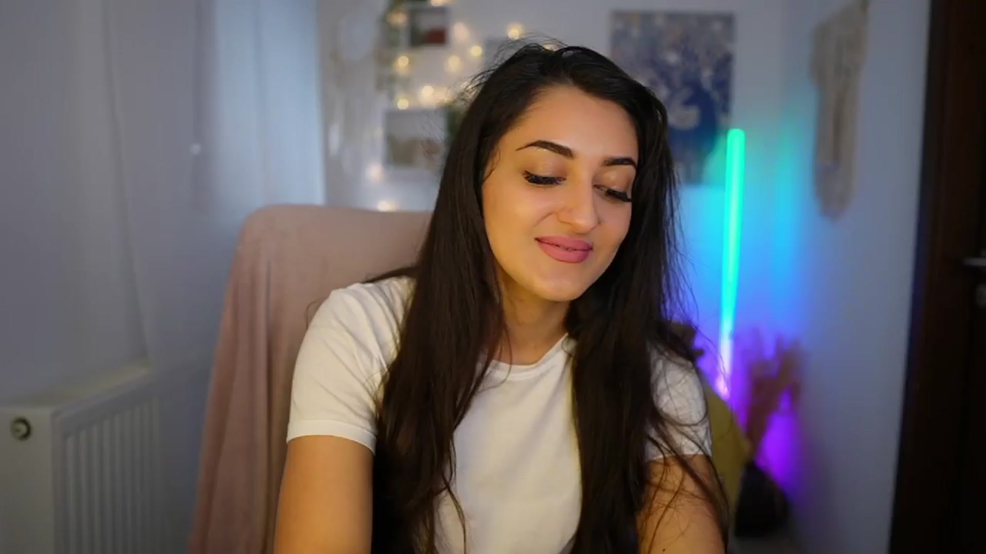 Gallery image thumbnail from Frida_Sante18's myfreecams stream on, 06/14/2024, 15:41 image 15 of 20