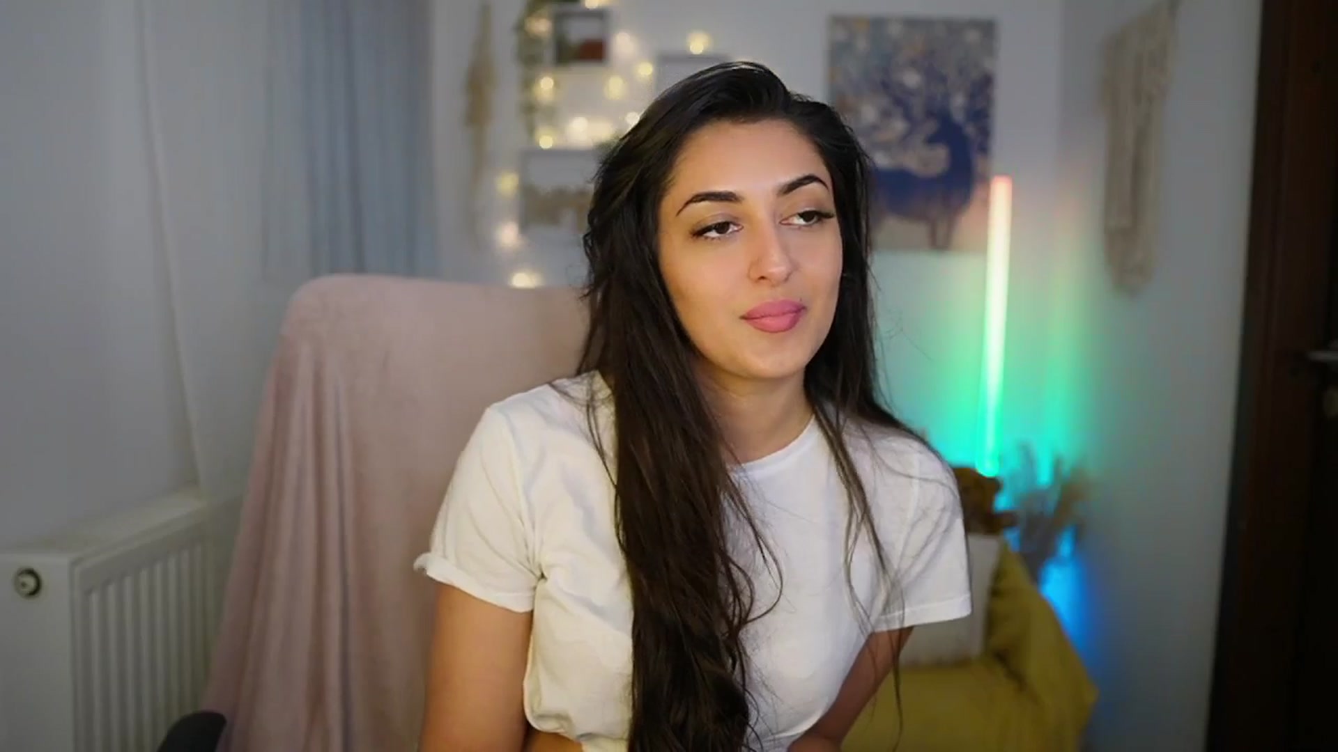 Gallery image thumbnail from Frida_Sante18's myfreecams stream on, 06/14/2024, 18:13 image 17 of 20