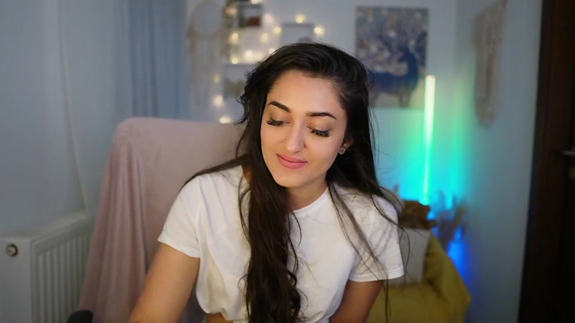Gallery image thumbnail from Frida_Sante18's myfreecams stream on, 06/14/2024, 18:13 image 16 of 20