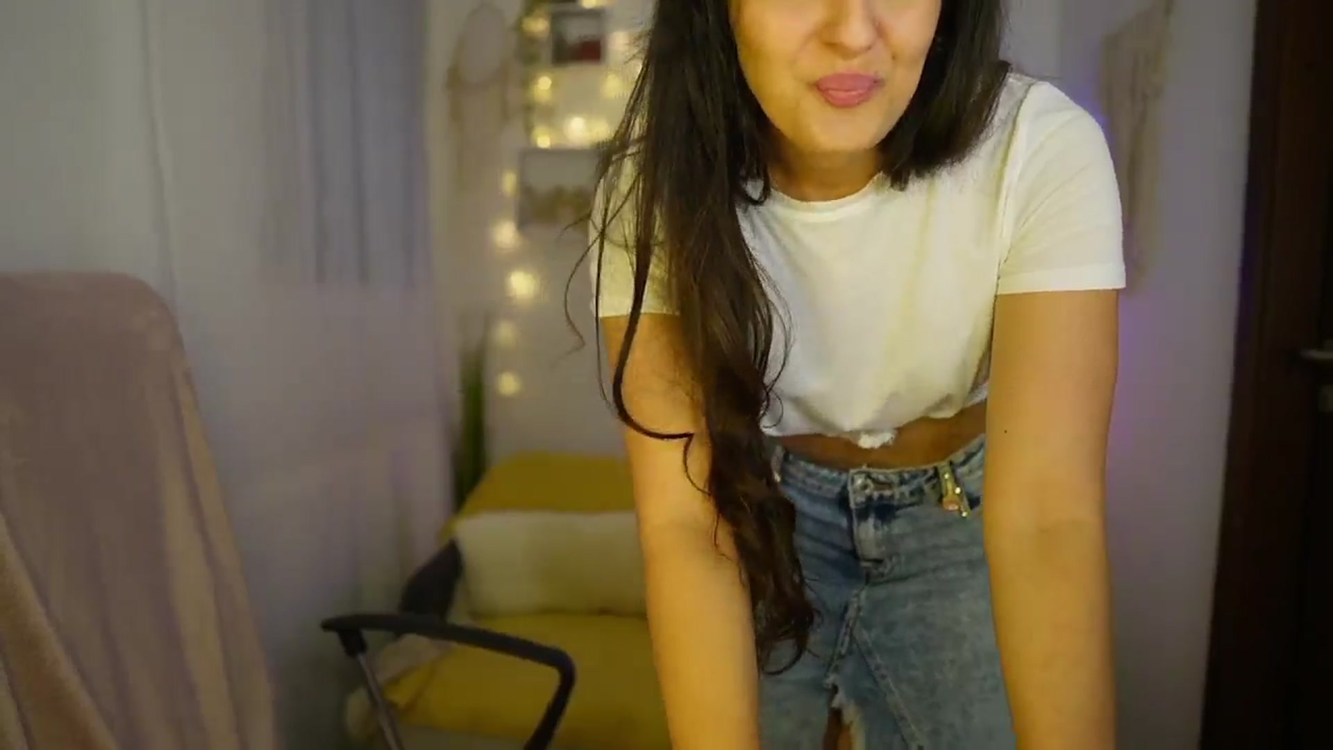 Gallery image thumbnail from Frida_Sante18's myfreecams stream on, 06/14/2024, 18:13 image 9 of 20