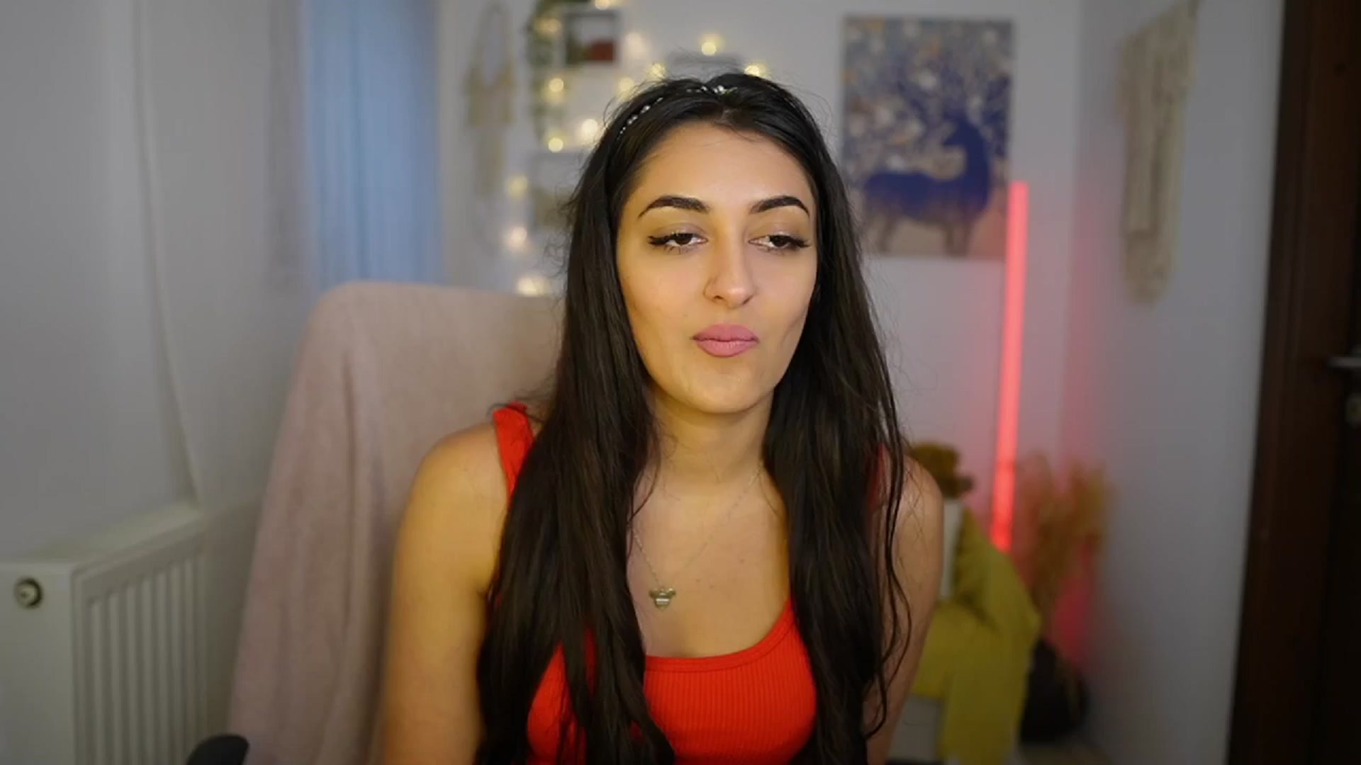 Gallery image thumbnail from Frida_Sante18's myfreecams stream on, 06/15/2024, 16:14 image 7 of 20