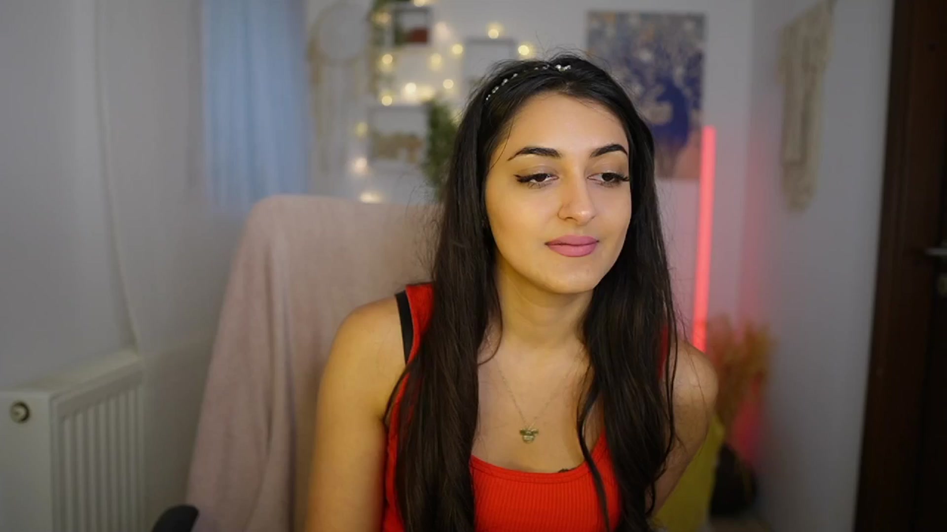 Gallery image thumbnail from Frida_Sante18's myfreecams stream on, 06/15/2024, 17:30 image 2 of 20