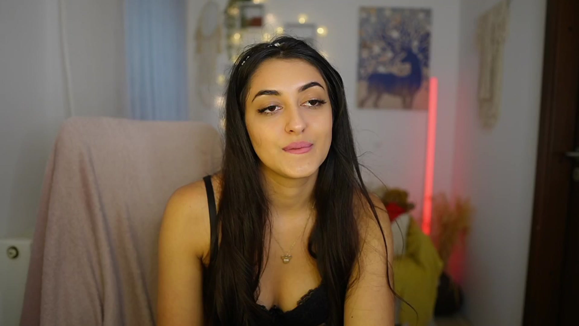 Gallery image thumbnail from Frida_Sante18's myfreecams stream on, 06/15/2024, 17:30 image 13 of 20