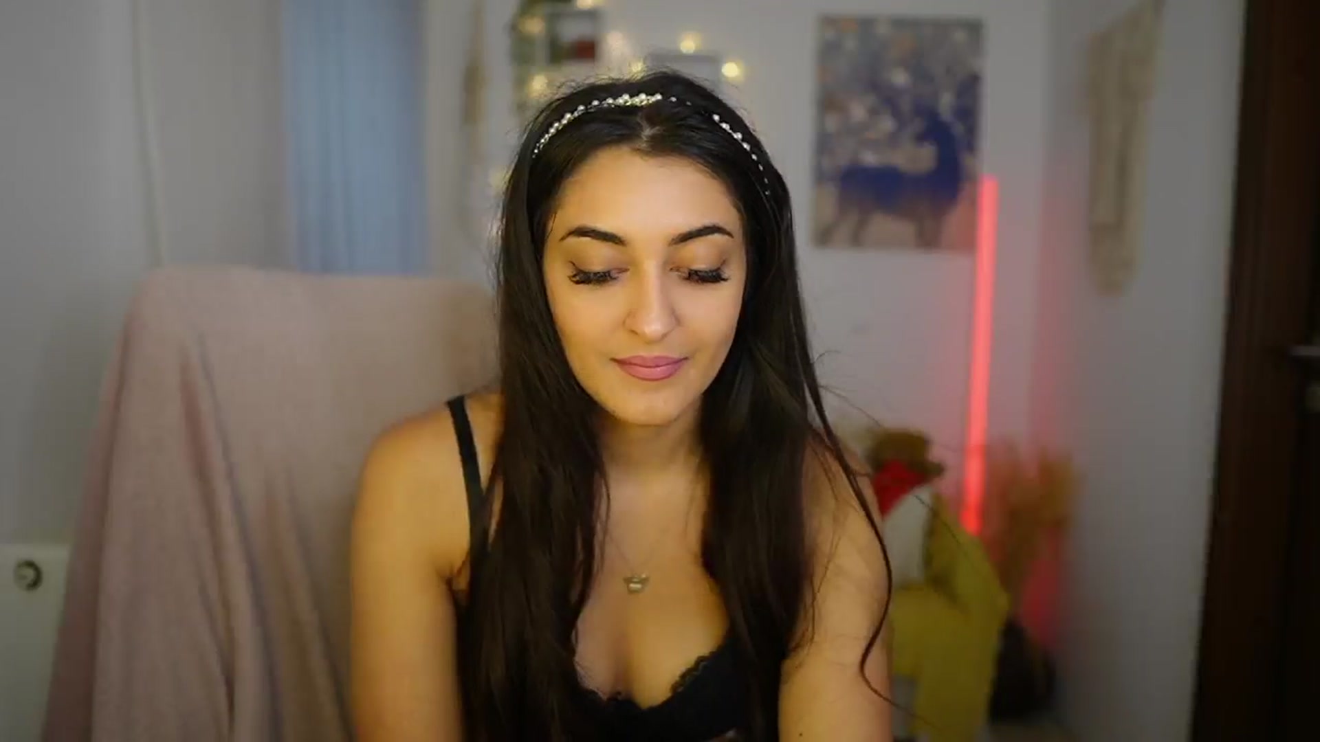 Gallery image thumbnail from Frida_Sante18's myfreecams stream on, 06/15/2024, 17:30 image 12 of 20
