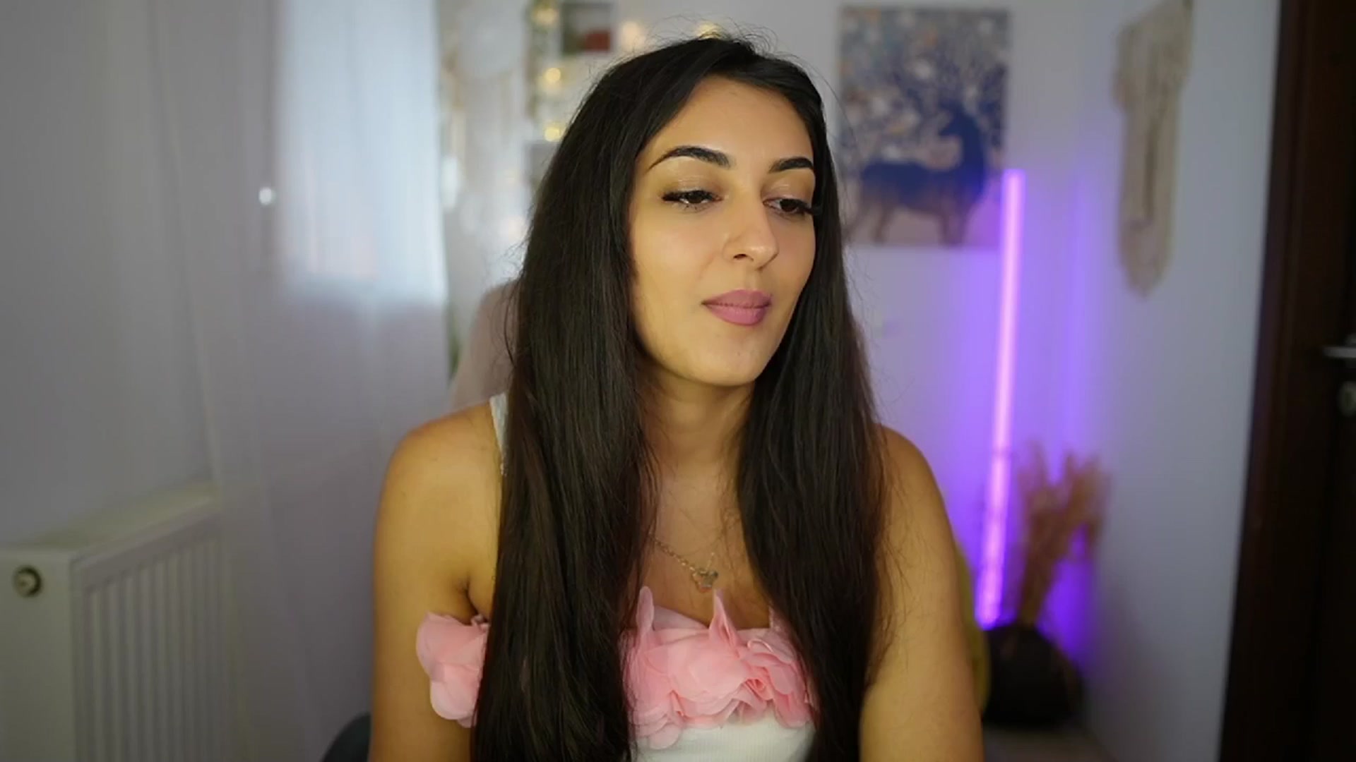 Gallery image thumbnail from Frida_Sante18's myfreecams stream on, 06/18/2024, 15:11 image 12 of 20