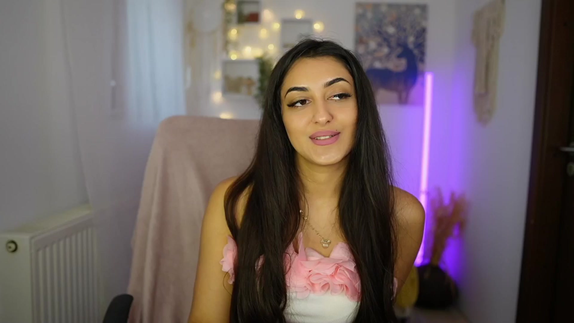 Gallery image thumbnail from Frida_Sante18's myfreecams stream on, 06/18/2024, 15:11 image 5 of 20