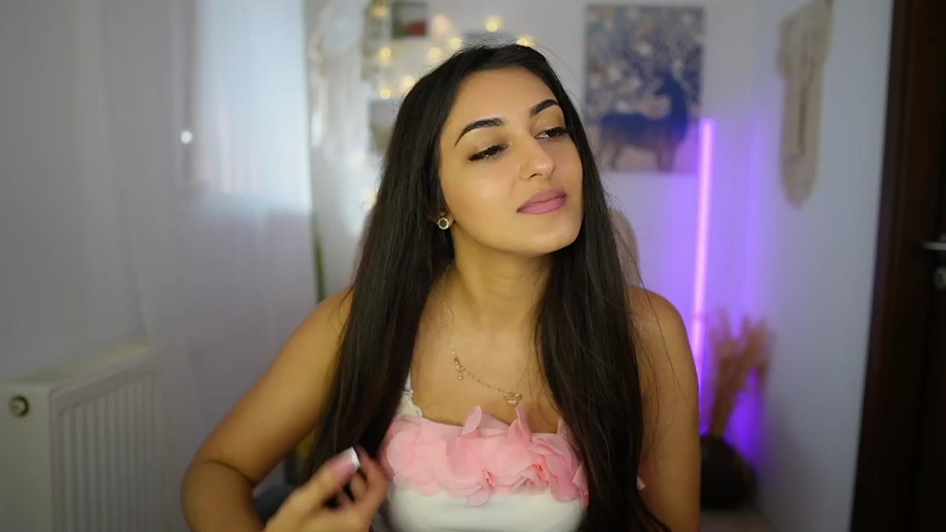 Gallery image thumbnail from Frida_Sante18's myfreecams stream on, 06/18/2024, 15:11 image 14 of 20