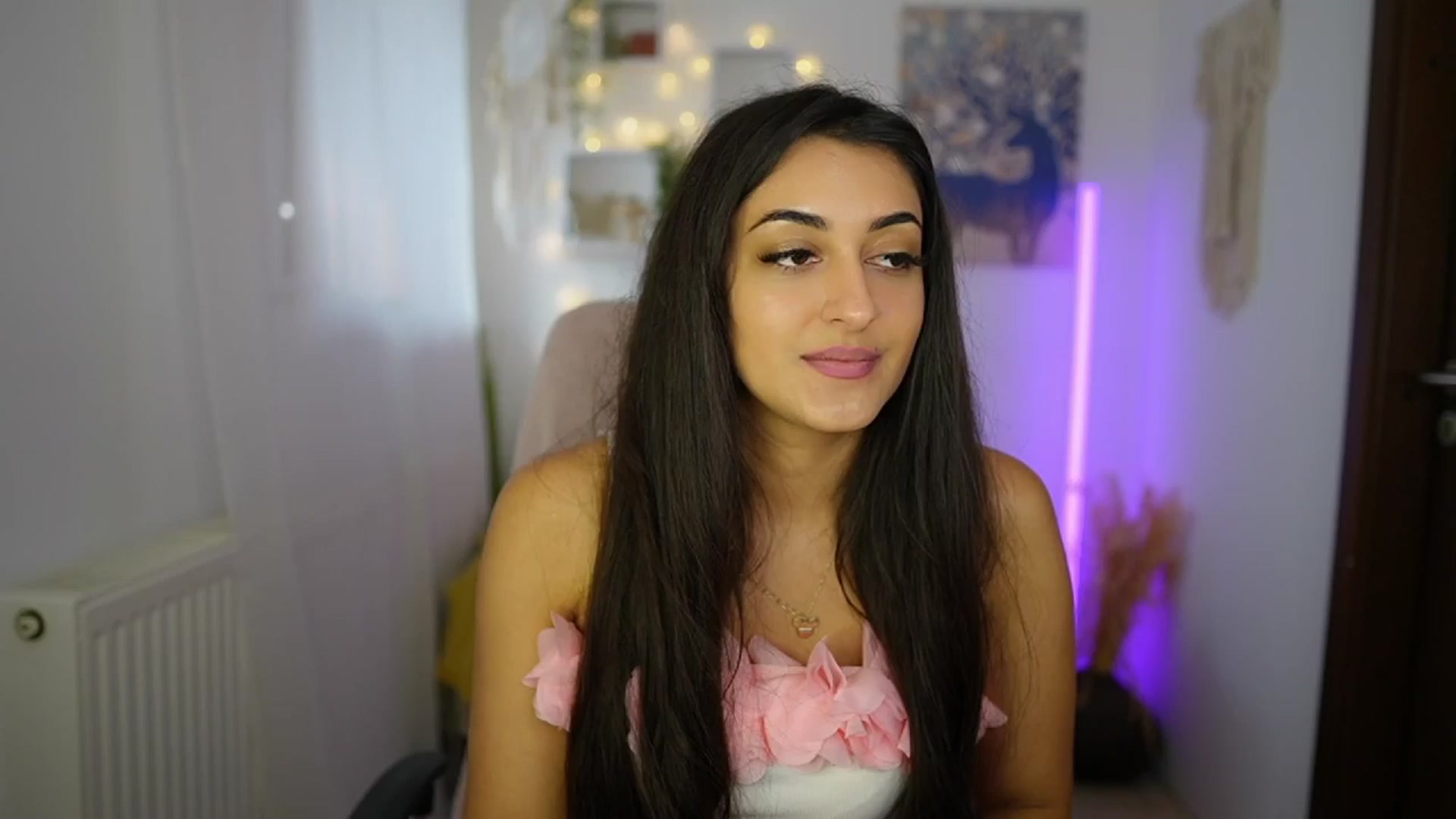 Gallery image thumbnail from Frida_Sante18's myfreecams stream on, 06/18/2024, 15:11 image 16 of 20
