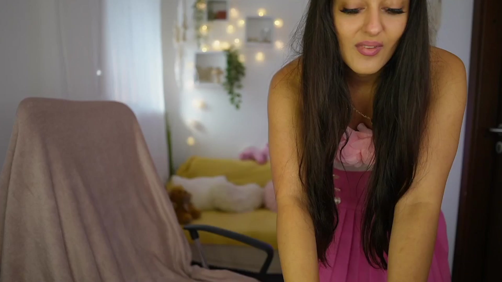 Gallery image thumbnail from Frida_Sante18's myfreecams stream on, 06/18/2024, 15:11 image 18 of 20