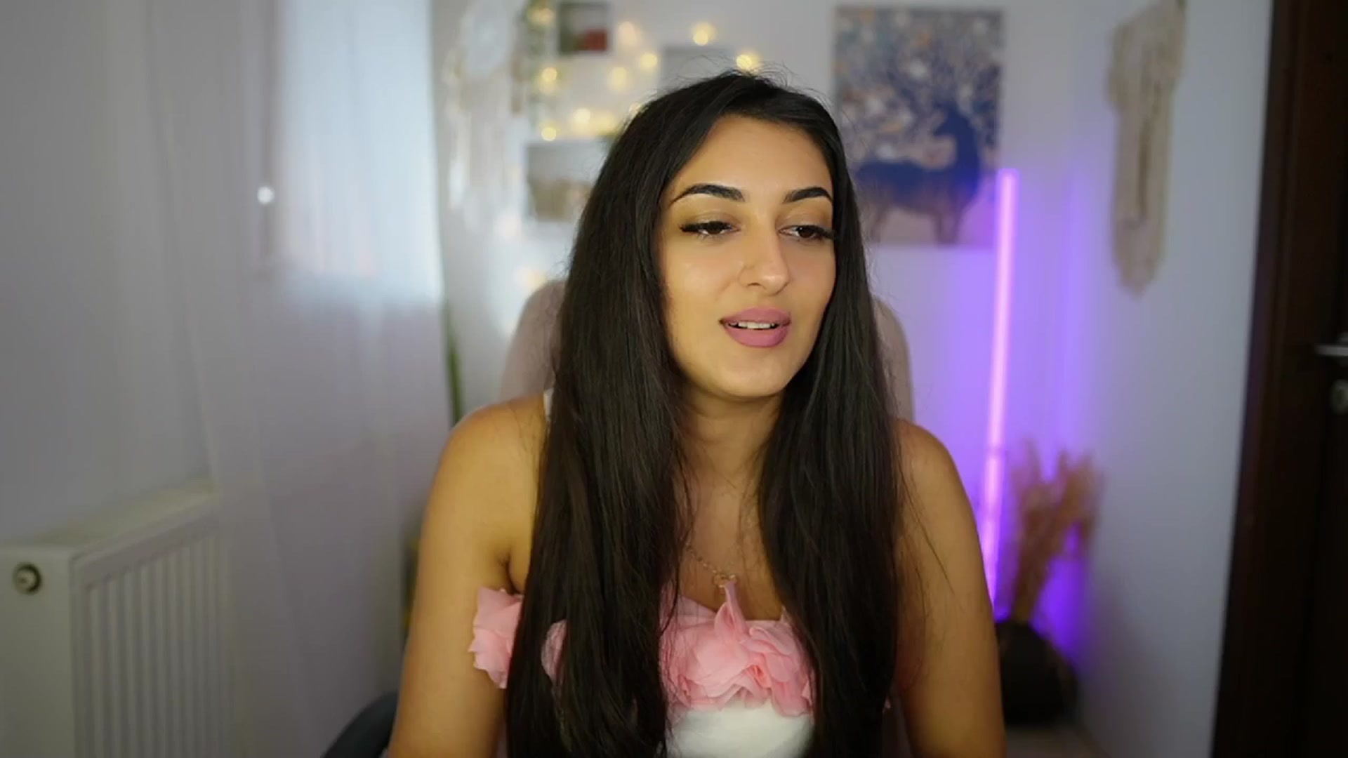 Gallery image thumbnail from Frida_Sante18's myfreecams stream on, 06/18/2024, 15:11 image 13 of 20
