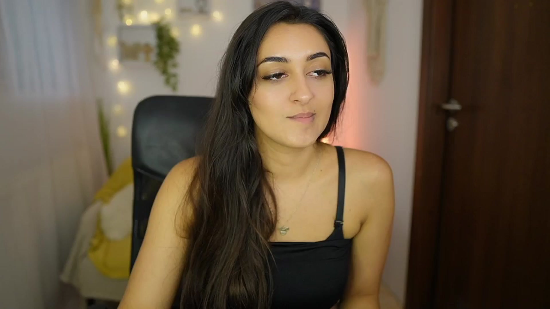 Gallery image thumbnail from Frida_Sante18's myfreecams stream on, 06/20/2024, 18:03 image 6 of 20