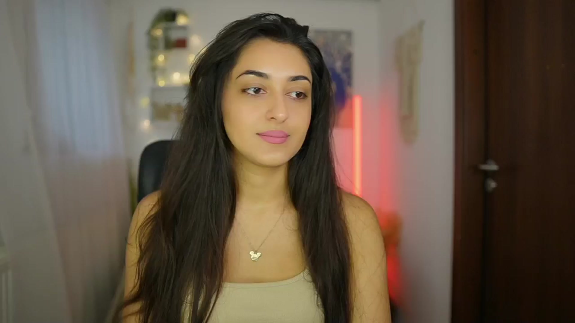 Gallery image thumbnail from Frida_Sante18's myfreecams stream on, 06/21/2024, 14:34 image 10 of 20