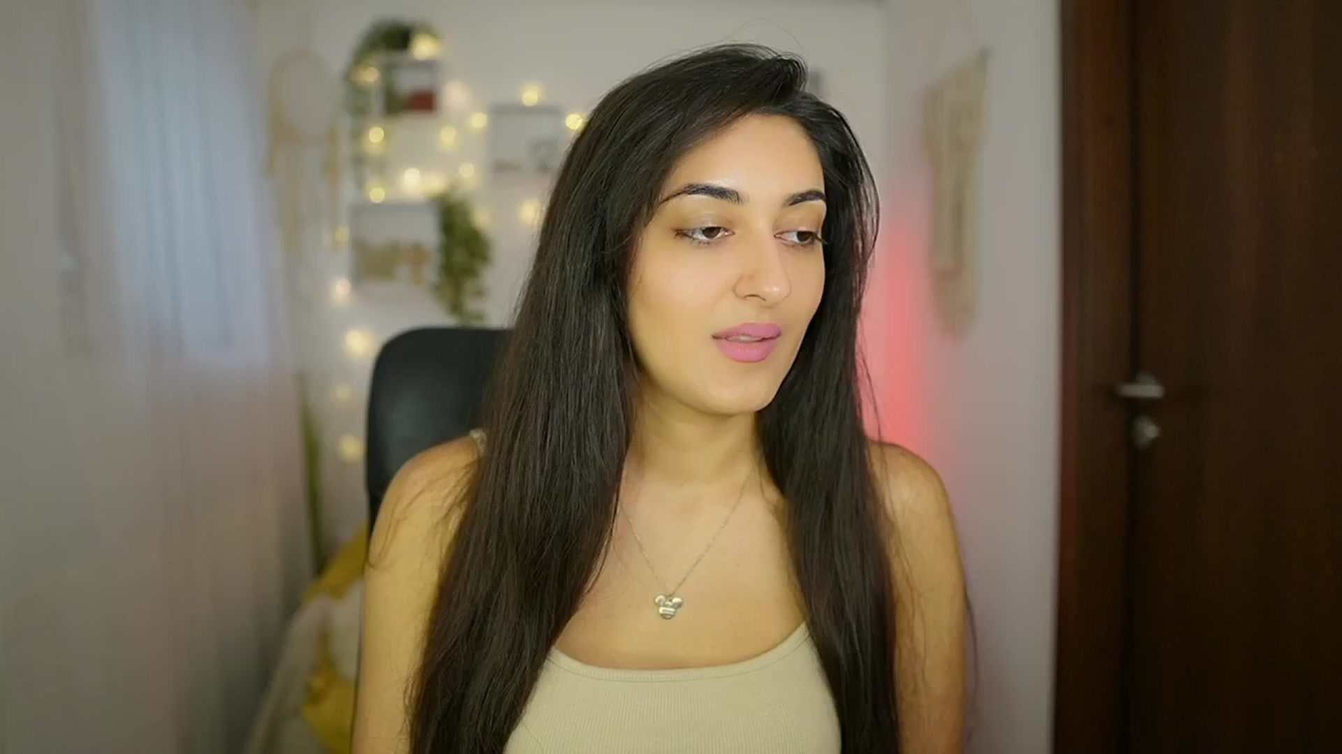 Gallery image thumbnail from Frida_Sante18's myfreecams stream on, 06/21/2024, 14:34 image 9 of 20