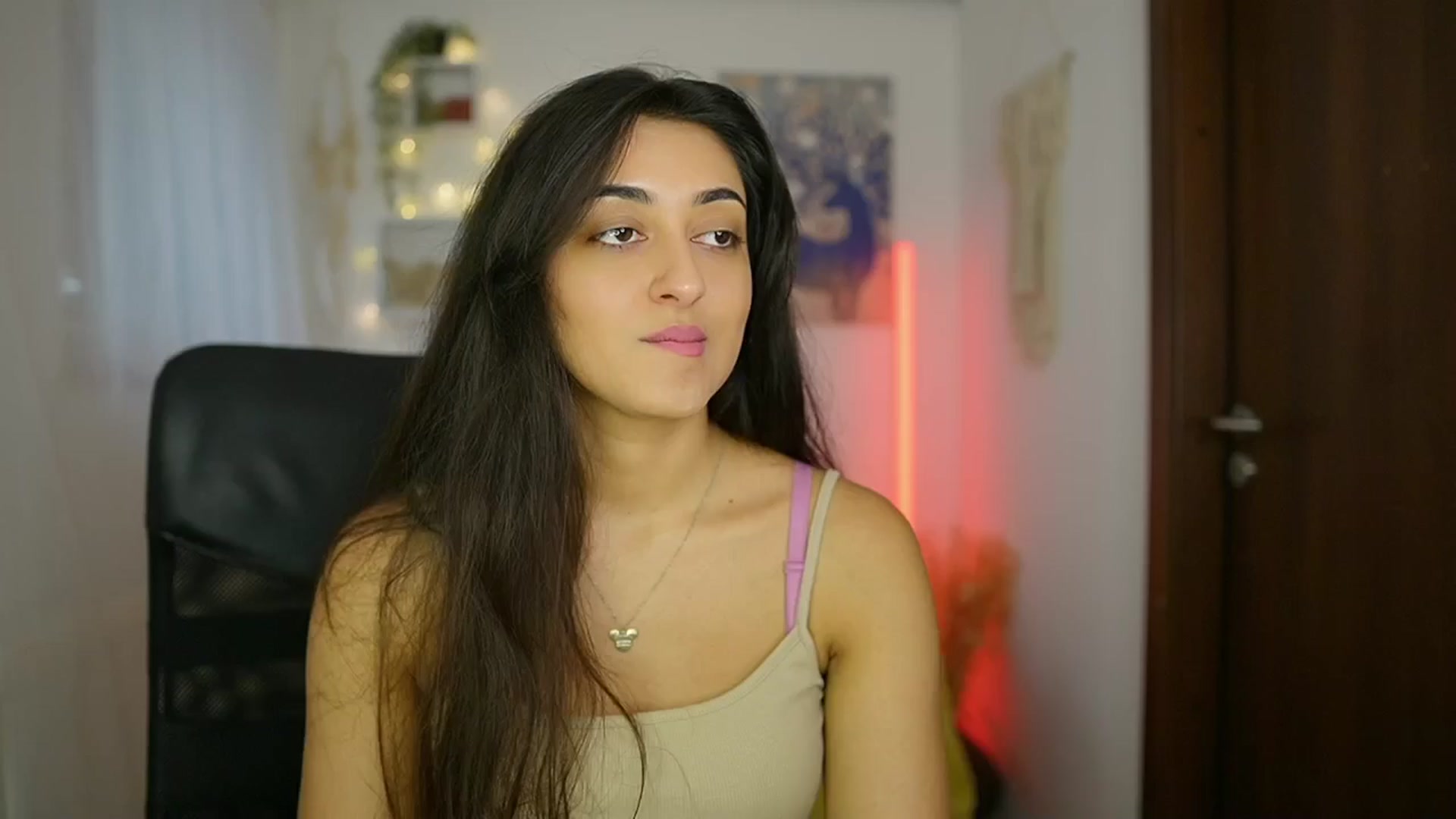 Gallery image thumbnail from Frida_Sante18's myfreecams stream on, 06/21/2024, 14:34 image 18 of 20