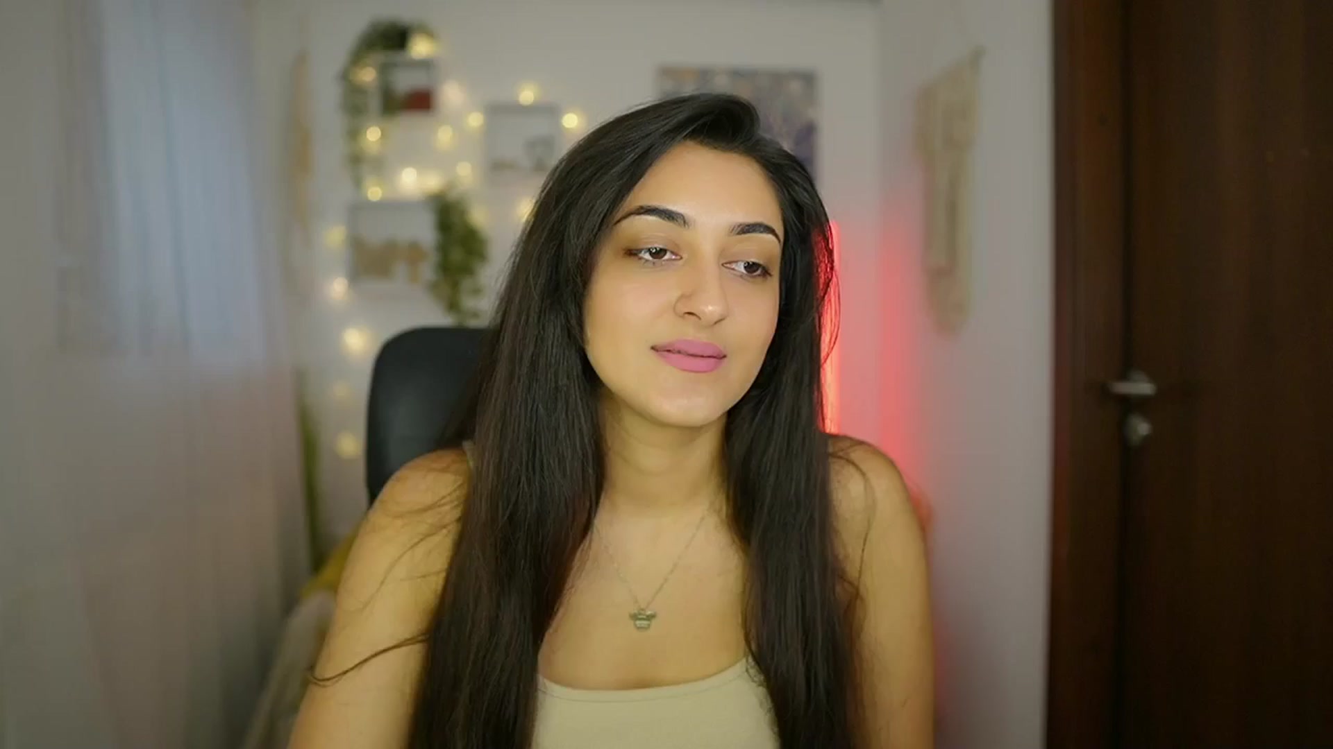 Gallery image thumbnail from Frida_Sante18's myfreecams stream on, 06/21/2024, 14:34 image 6 of 20
