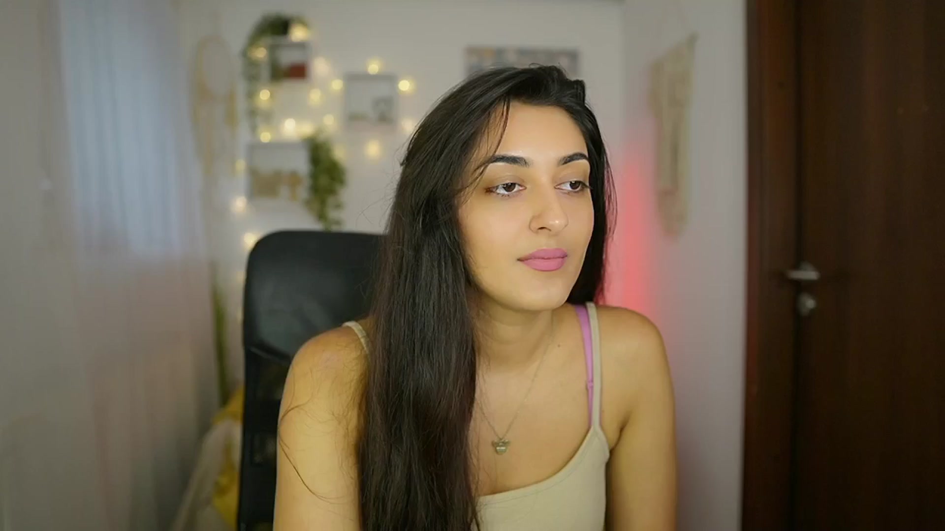 Gallery image thumbnail from Frida_Sante18's myfreecams stream on, 06/21/2024, 14:34 image 13 of 20