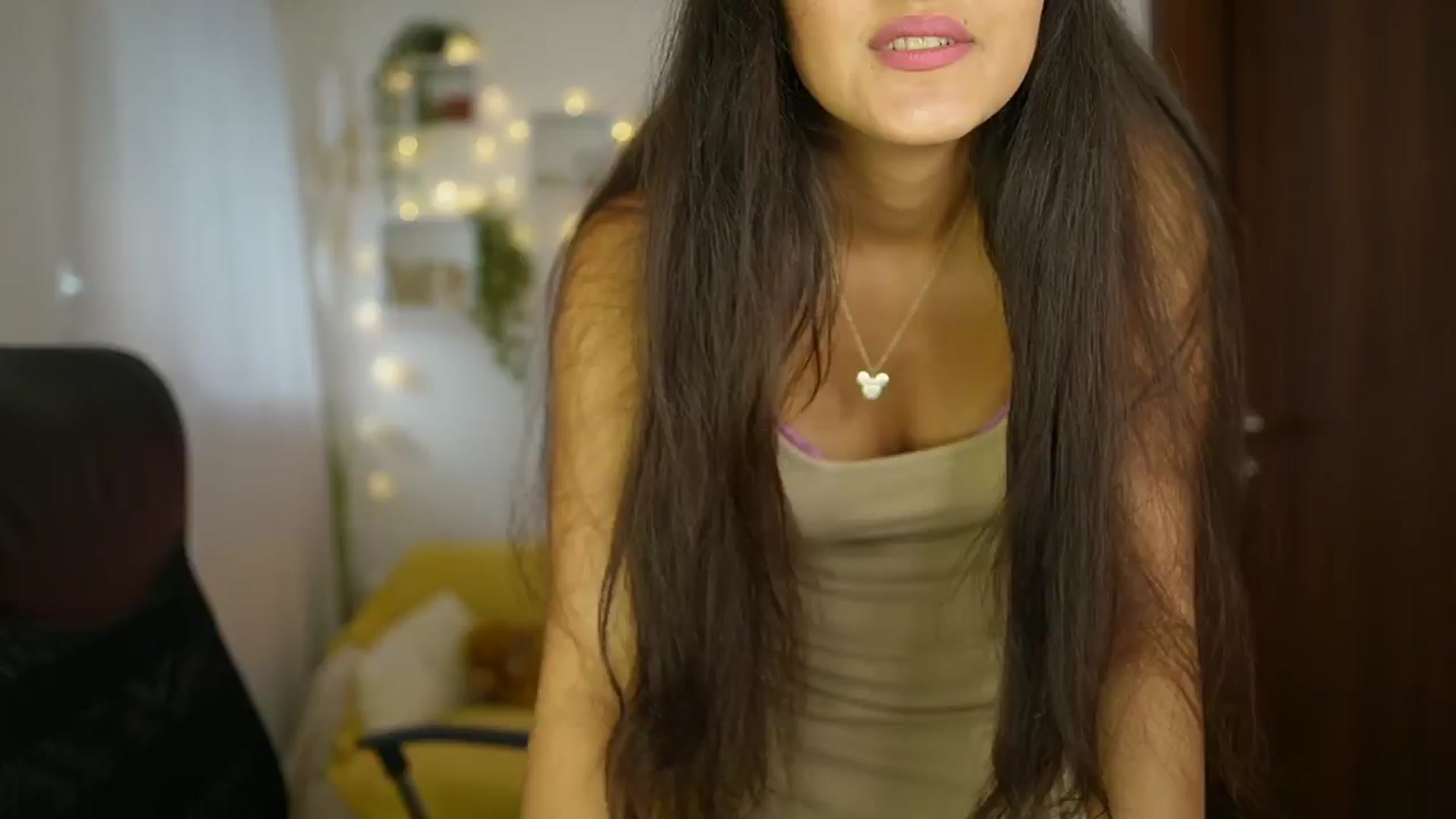 Gallery image thumbnail from Frida_Sante18's myfreecams stream on, 06/21/2024, 15:25 image 10 of 20