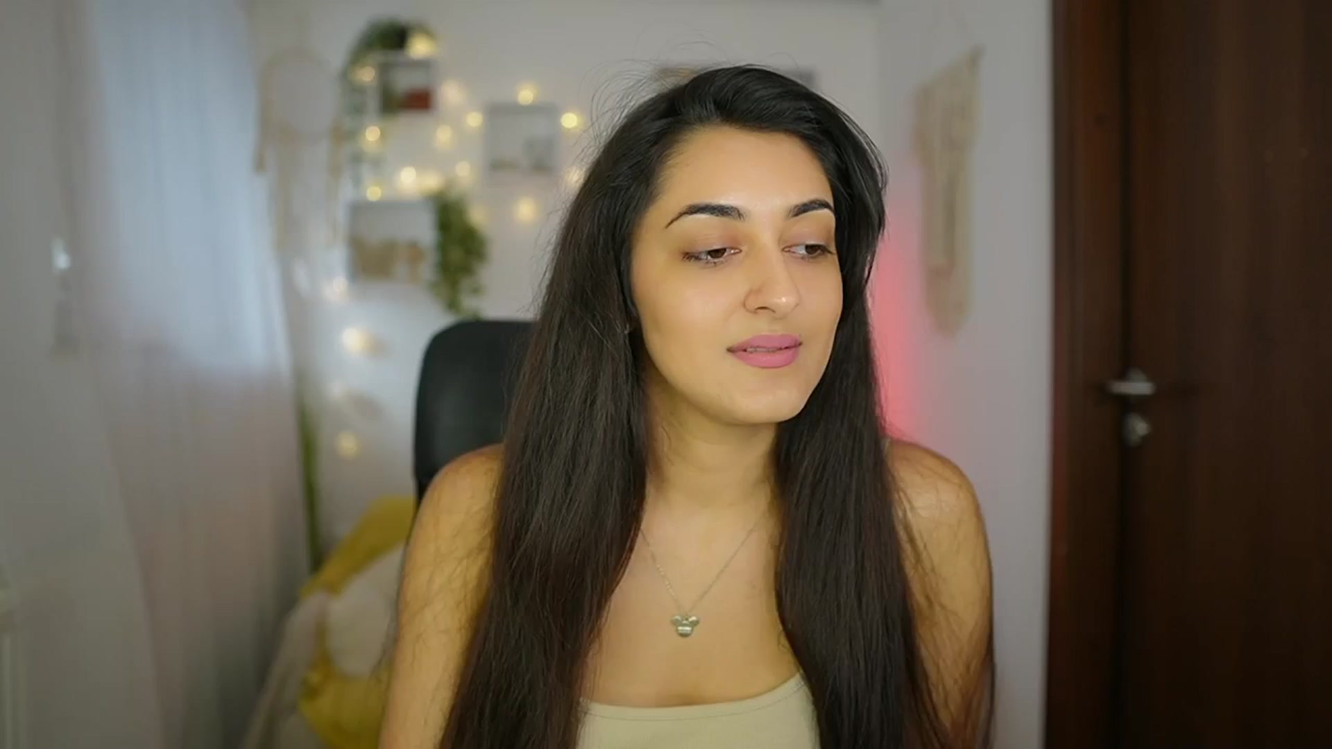 Gallery image thumbnail from Frida_Sante18's myfreecams stream on, 06/21/2024, 15:25 image 3 of 20