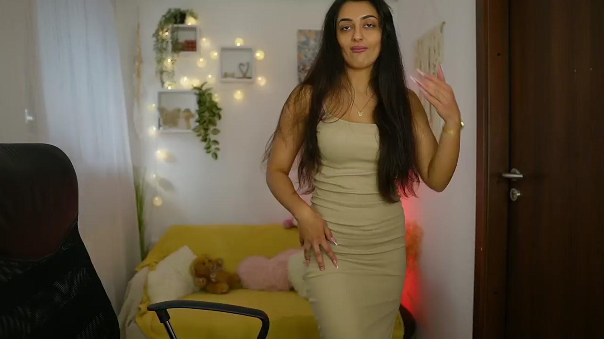 Gallery image thumbnail from Frida_Sante18's myfreecams stream on, 06/21/2024, 15:25 image 7 of 20