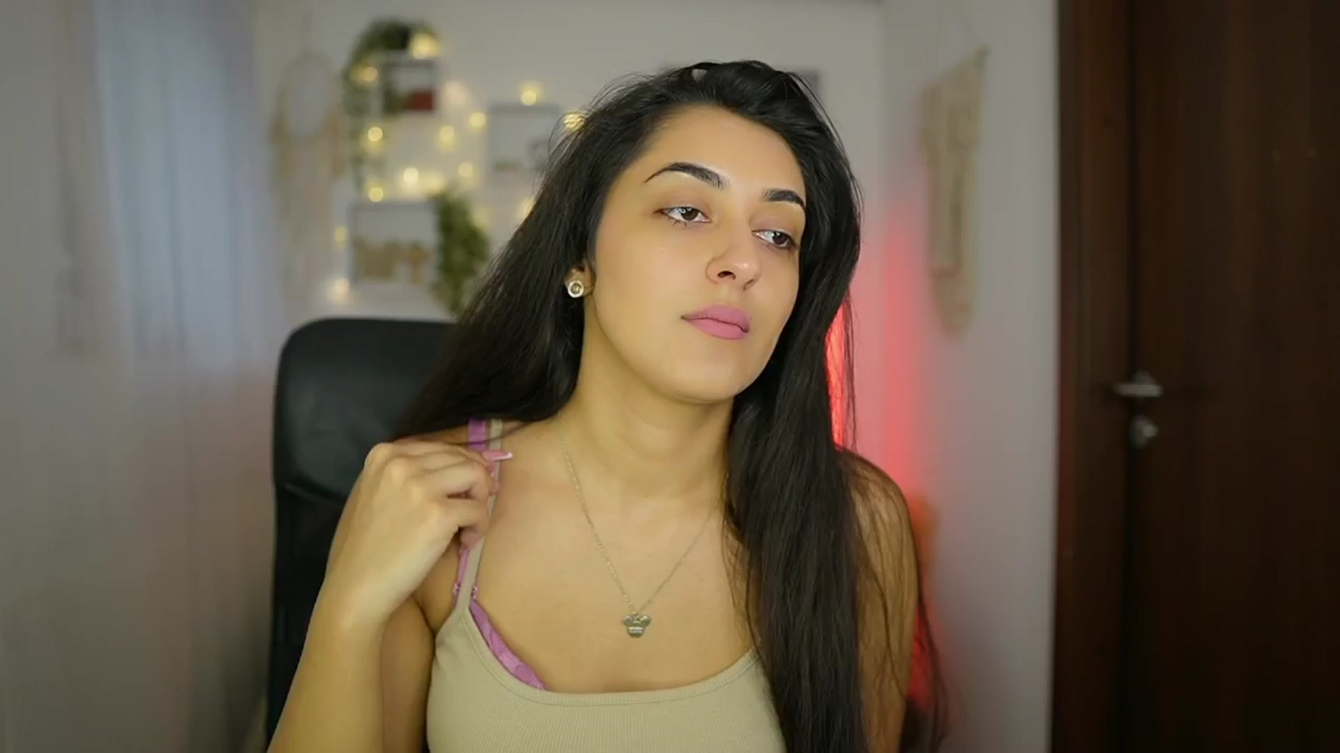 Gallery image thumbnail from Frida_Sante18's myfreecams stream on, 06/21/2024, 16:05 image 4 of 20