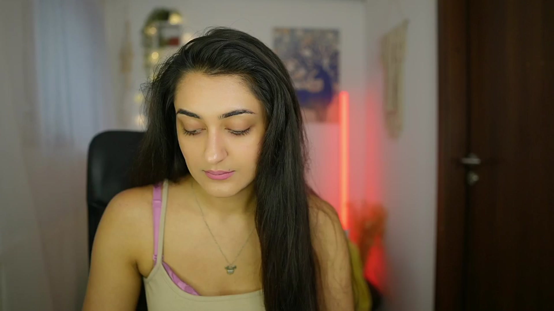 Gallery image thumbnail from Frida_Sante18's myfreecams stream on, 06/21/2024, 16:05 image 5 of 20