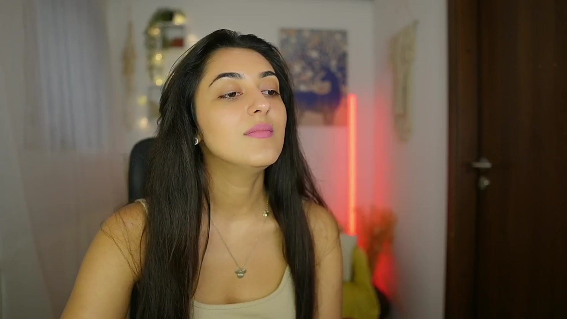 Gallery image thumbnail from Frida_Sante18's myfreecams stream on, 06/21/2024, 18:02 image 12 of 20