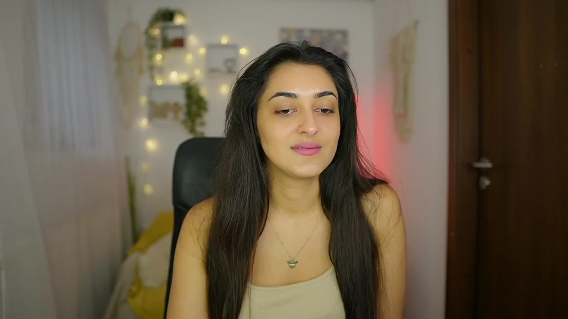 Gallery image thumbnail from Frida_Sante18's myfreecams stream on, 06/21/2024, 18:02 image 11 of 20