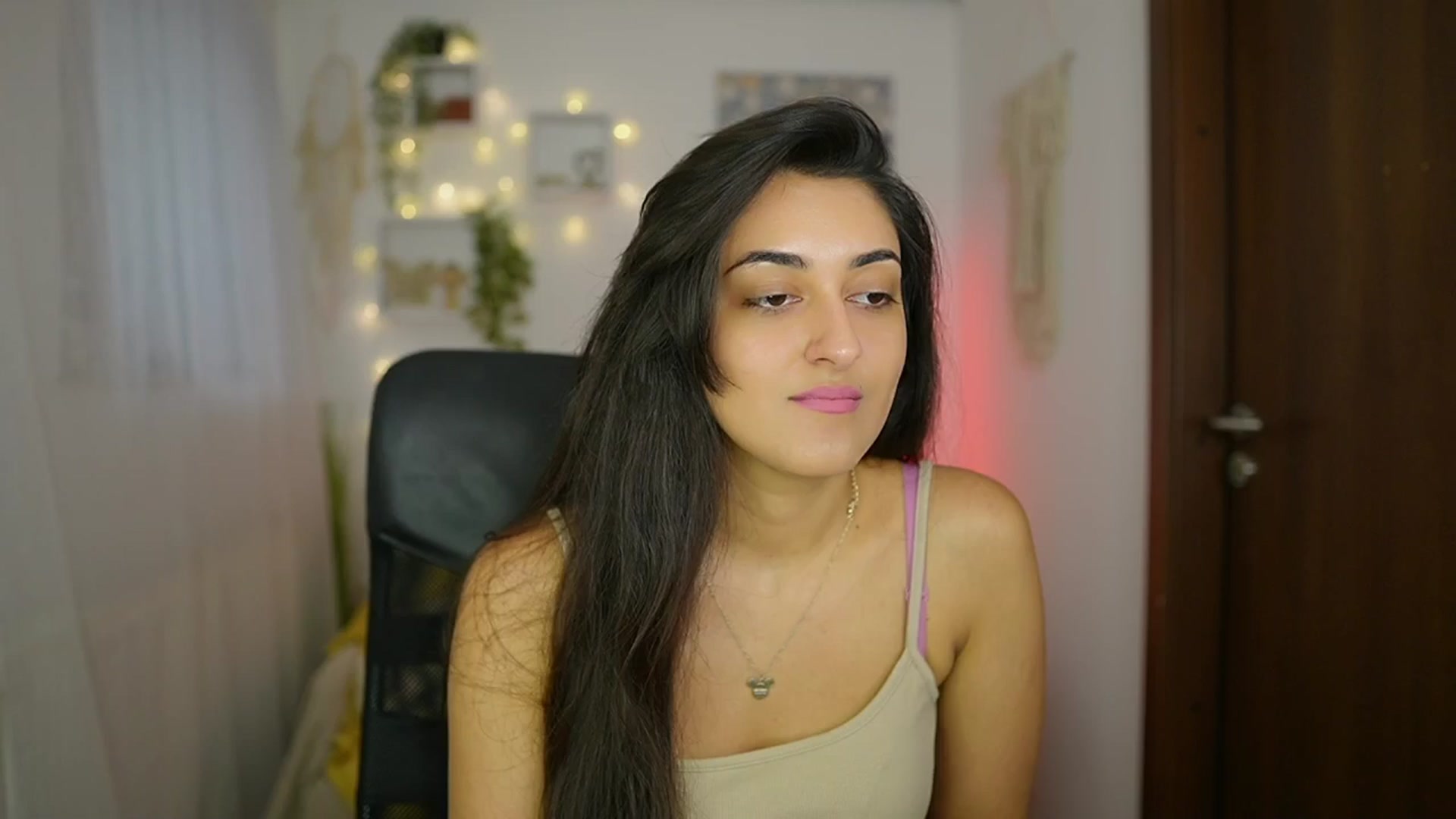 Gallery image thumbnail from Frida_Sante18's myfreecams stream on, 06/21/2024, 18:02 image 5 of 20