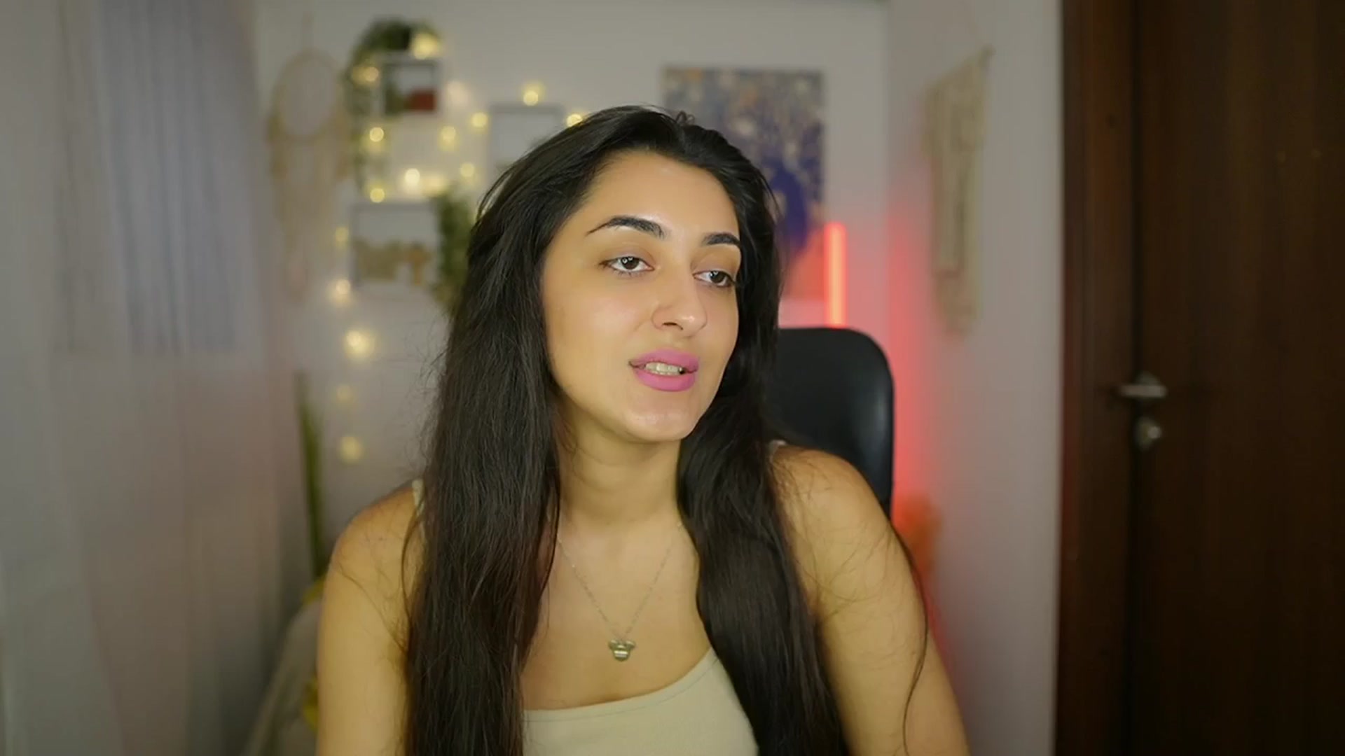 Gallery image thumbnail from Frida_Sante18's myfreecams stream on, 06/21/2024, 18:02 image 14 of 20