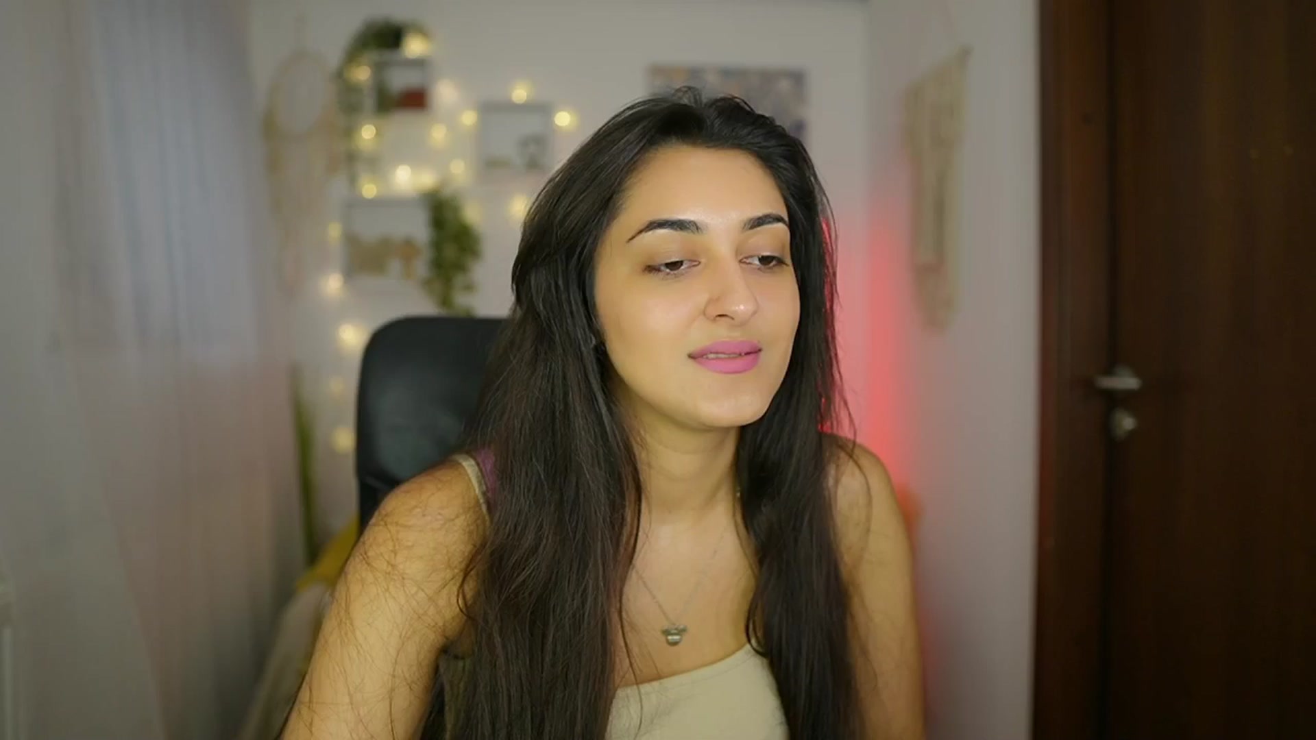 Gallery image thumbnail from Frida_Sante18's myfreecams stream on, 06/21/2024, 18:02 image 9 of 20