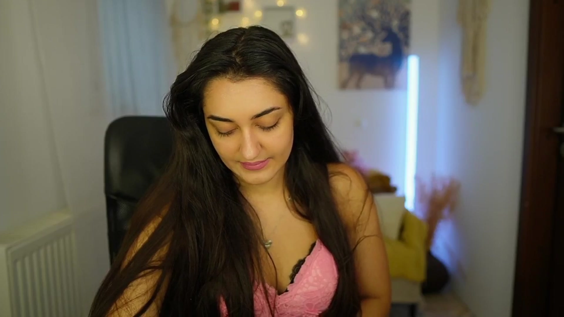 Gallery image thumbnail from Frida_Sante18's myfreecams stream on, 06/24/2024, 16:33 image 10 of 20