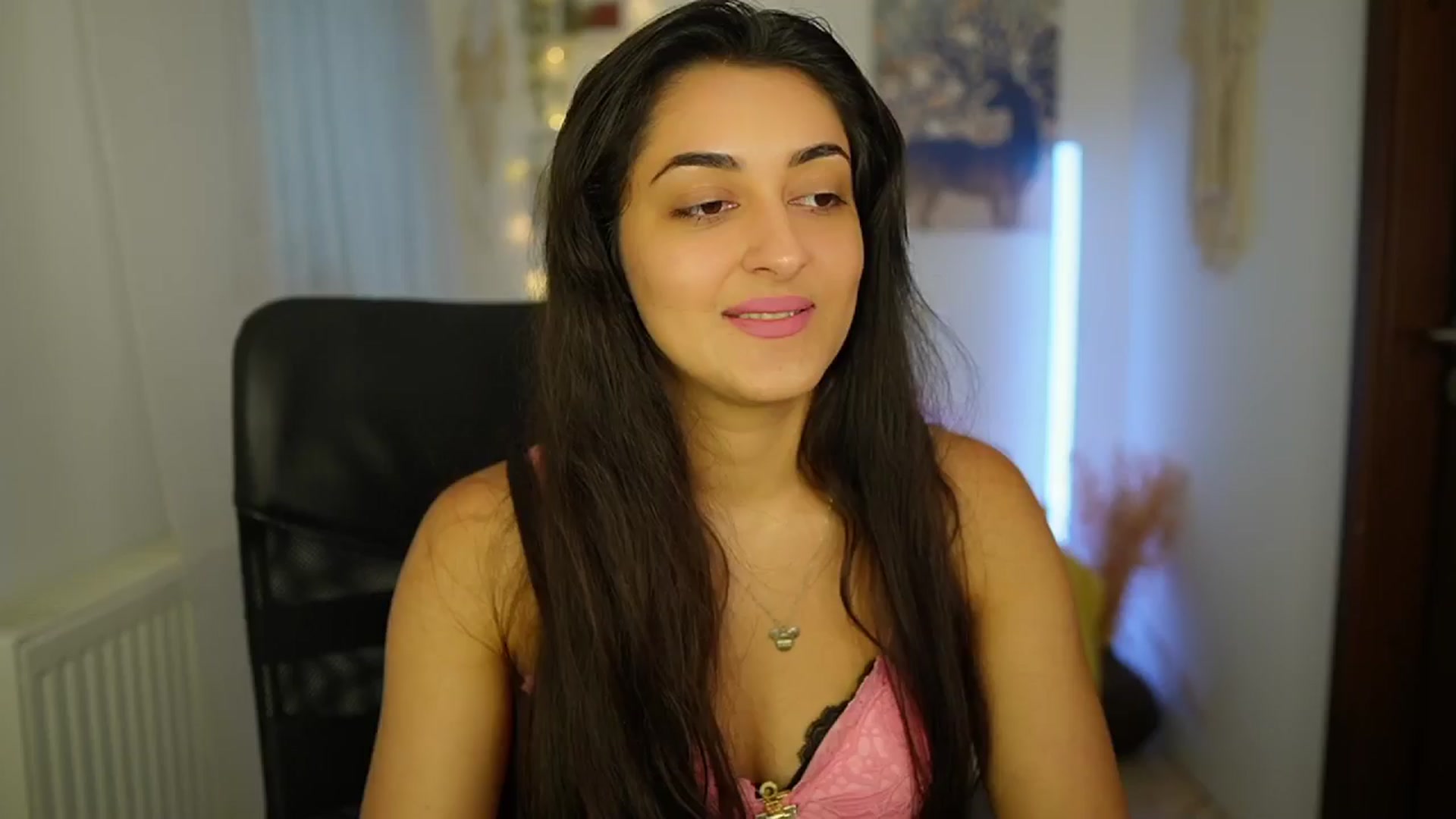 Gallery image thumbnail from Frida_Sante18's myfreecams stream on, 06/24/2024, 16:33 image 1 of 20