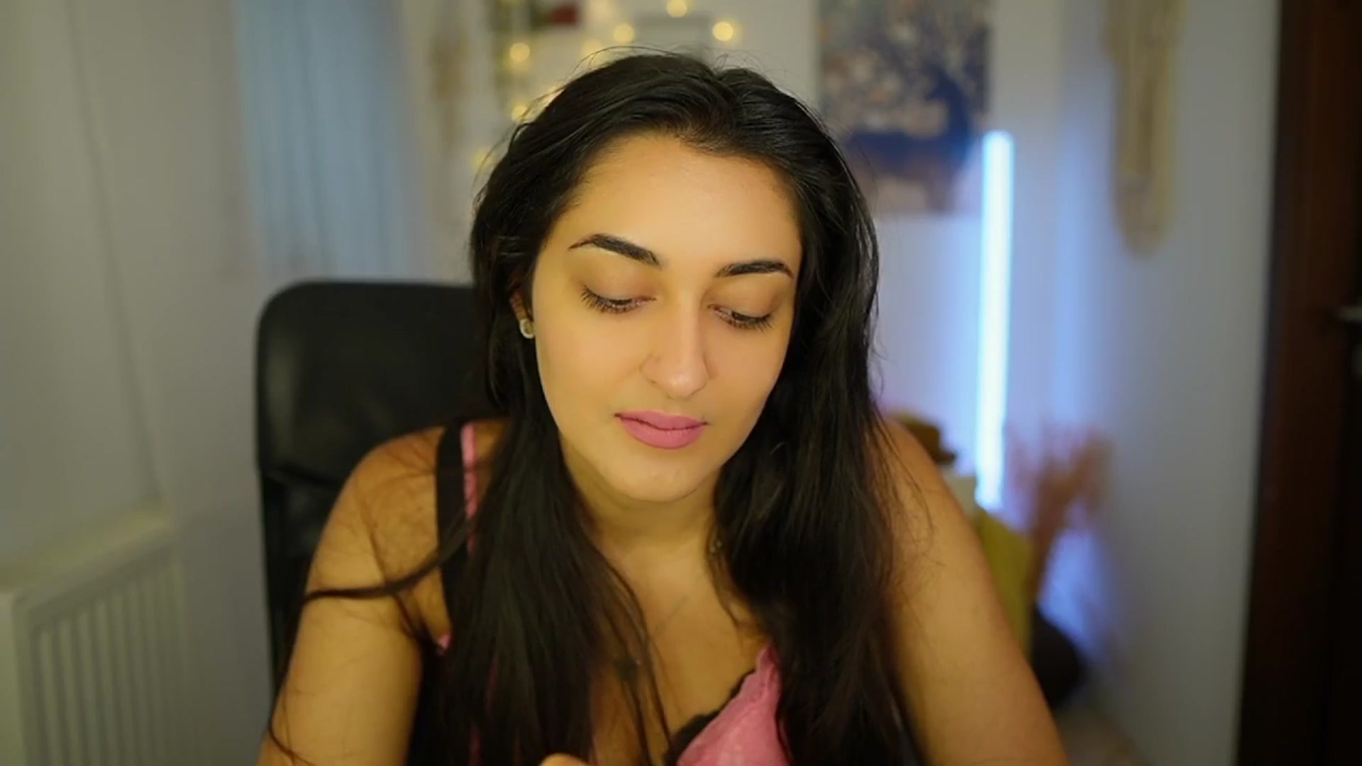 Gallery image thumbnail from Frida_Sante18's myfreecams stream on, 06/24/2024, 16:33 image 7 of 20