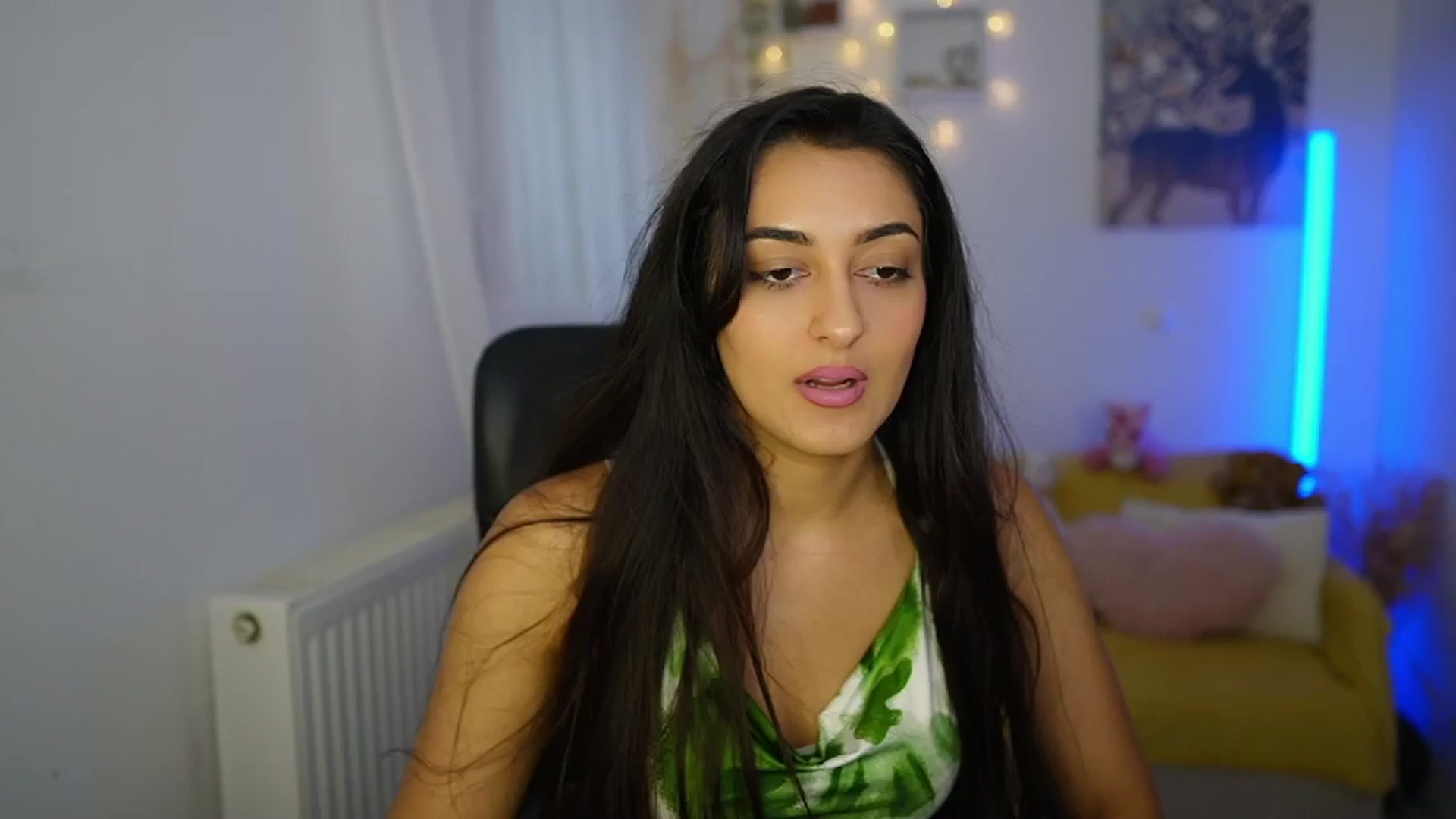Gallery image thumbnail from Frida_Sante18's myfreecams stream on, 06/25/2024, 14:19 image 1 of 20