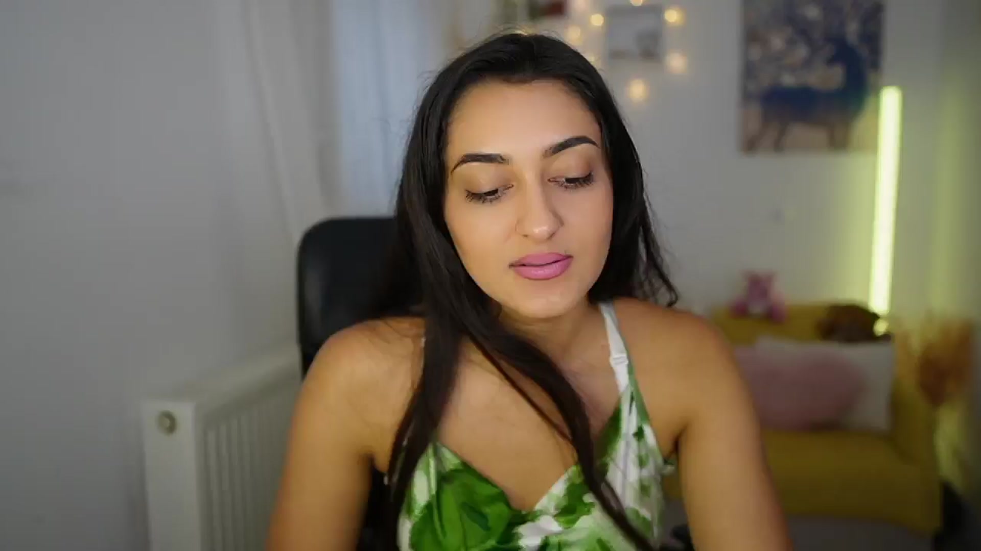 Gallery image thumbnail from Frida_Sante18's myfreecams stream on, 06/25/2024, 14:19 image 10 of 20