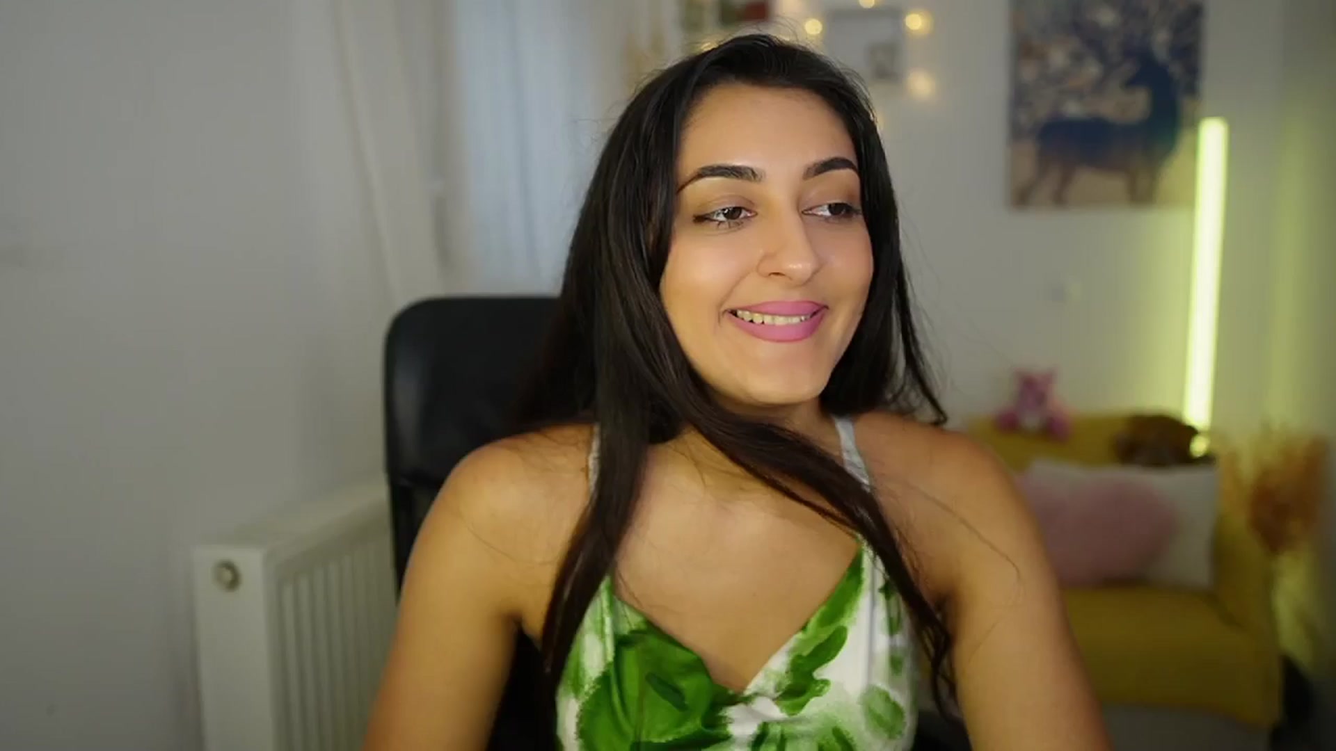 Gallery image thumbnail from Frida_Sante18's myfreecams stream on, 06/25/2024, 14:19 image 11 of 20
