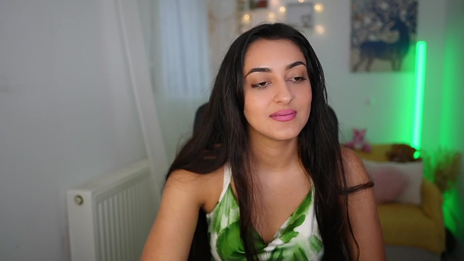 Gallery image thumbnail from Frida_Sante18's myfreecams stream on, 06/25/2024, 14:19 image 20 of 20