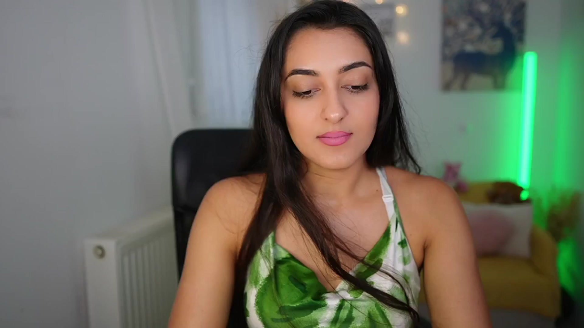 Gallery image thumbnail from Frida_Sante18's myfreecams stream on, 06/25/2024, 14:19 image 12 of 20